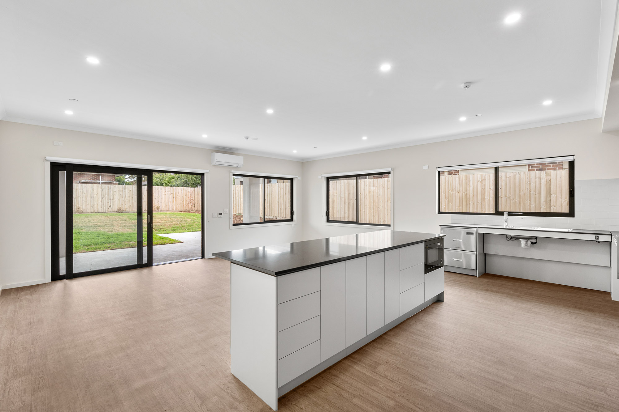Modern 2-bedroom living in St.Albans — Home image 16