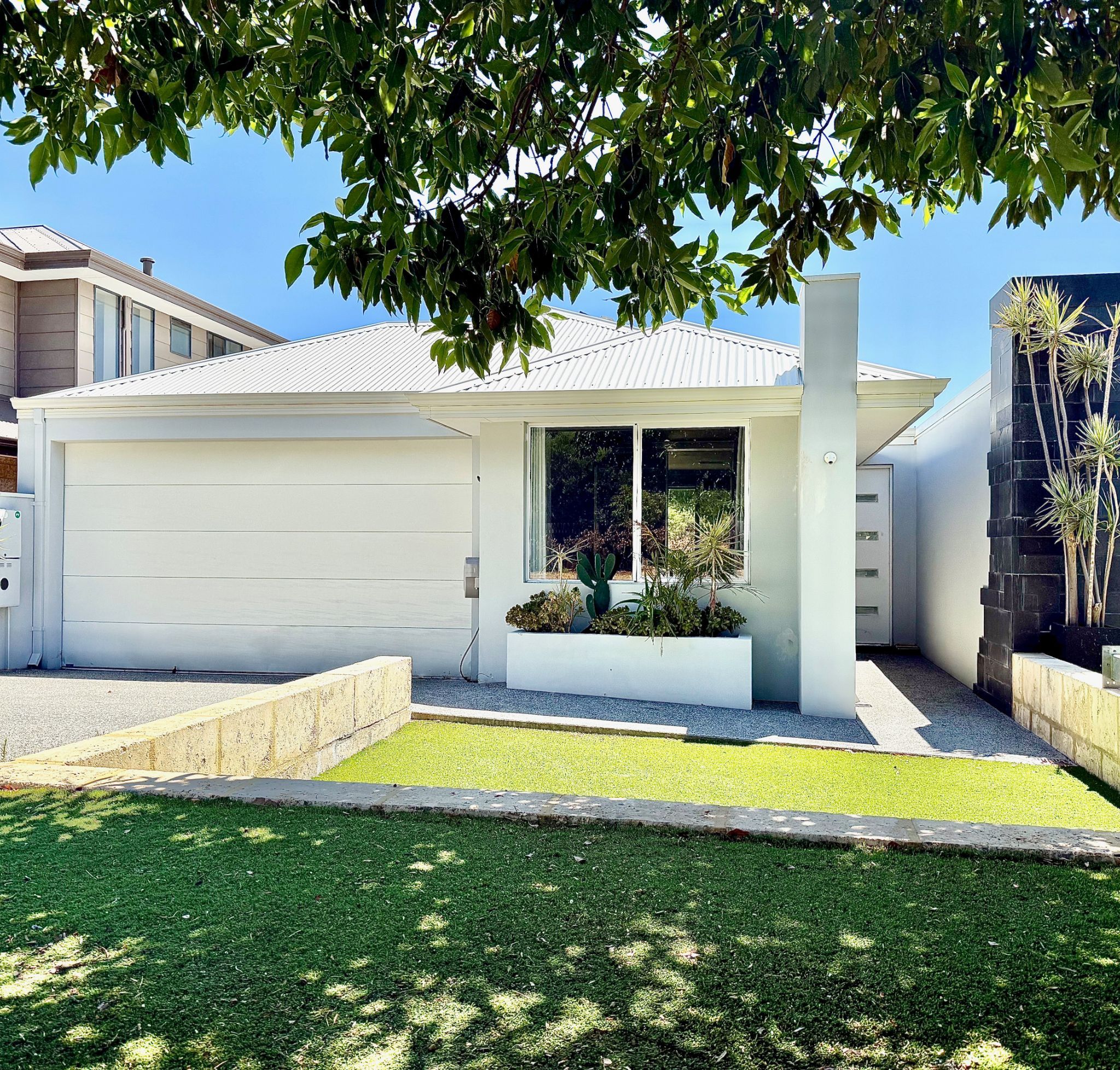Stylish and Modern SIL Home in Belmont (Djilba) — Home image 2