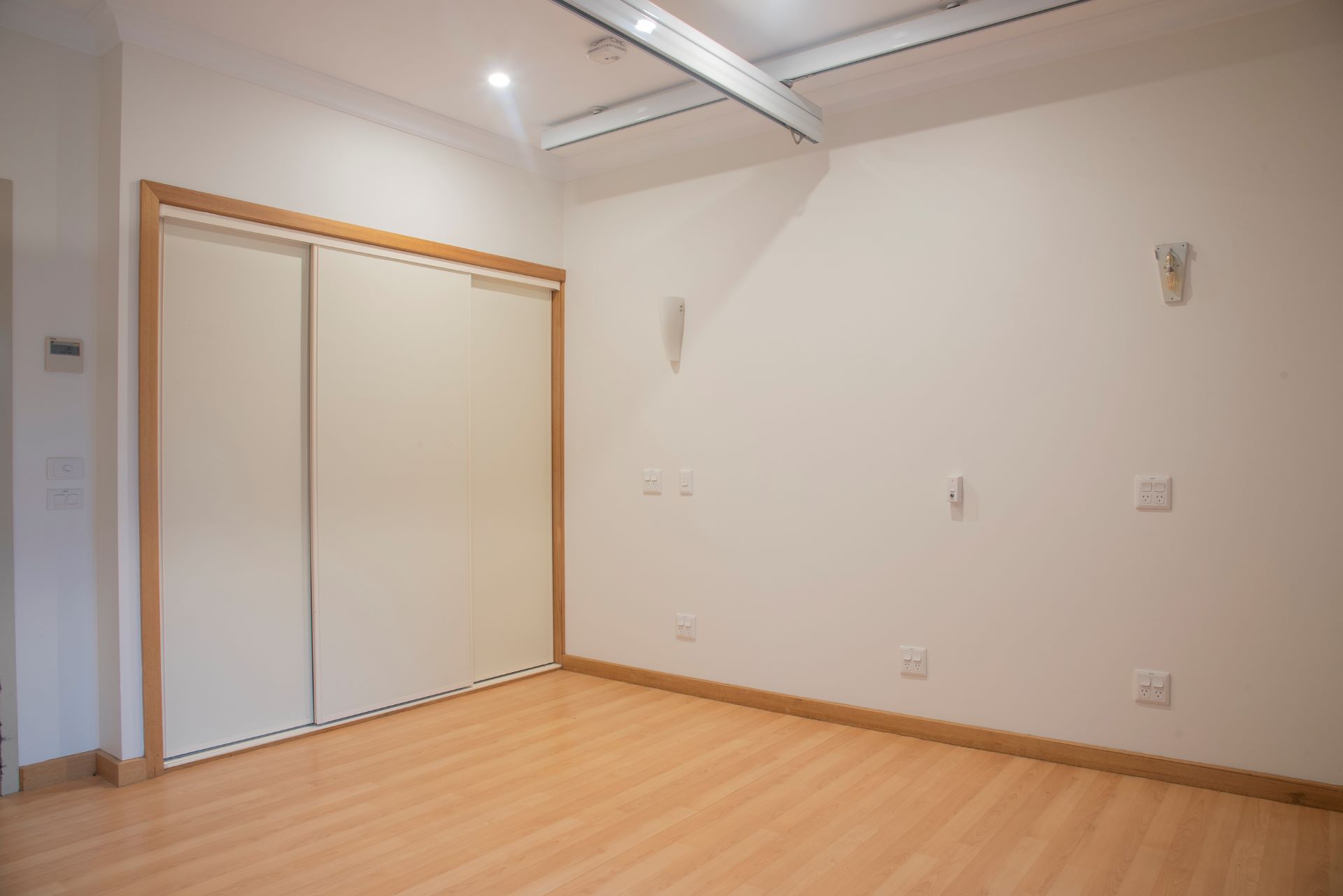 HPS Accommodation in the heart of Frankston — Home image 11