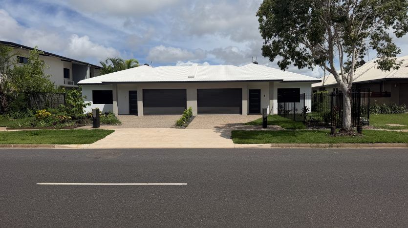 Side By Side, High Physical Support Houses — Home image 4