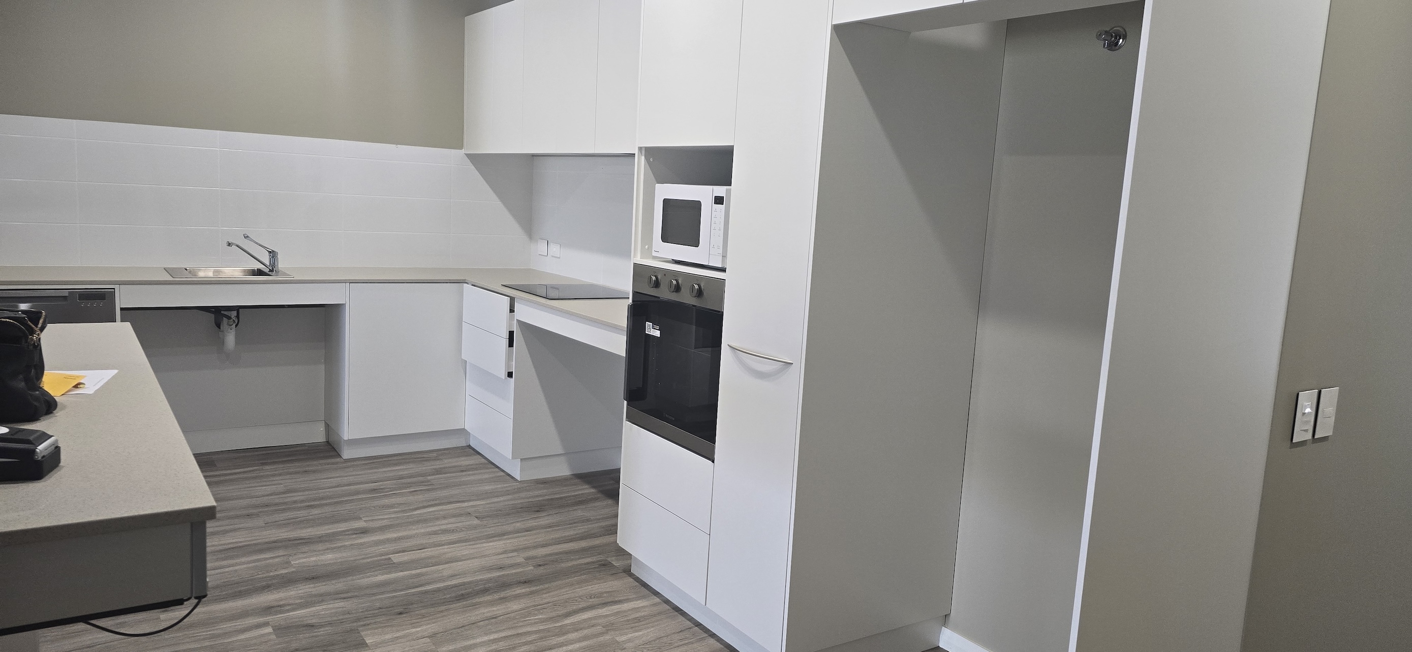 Coastal 2 Bed HPS Home - OOA Room for 24/7 Support Available - Kwinana — Home image 7