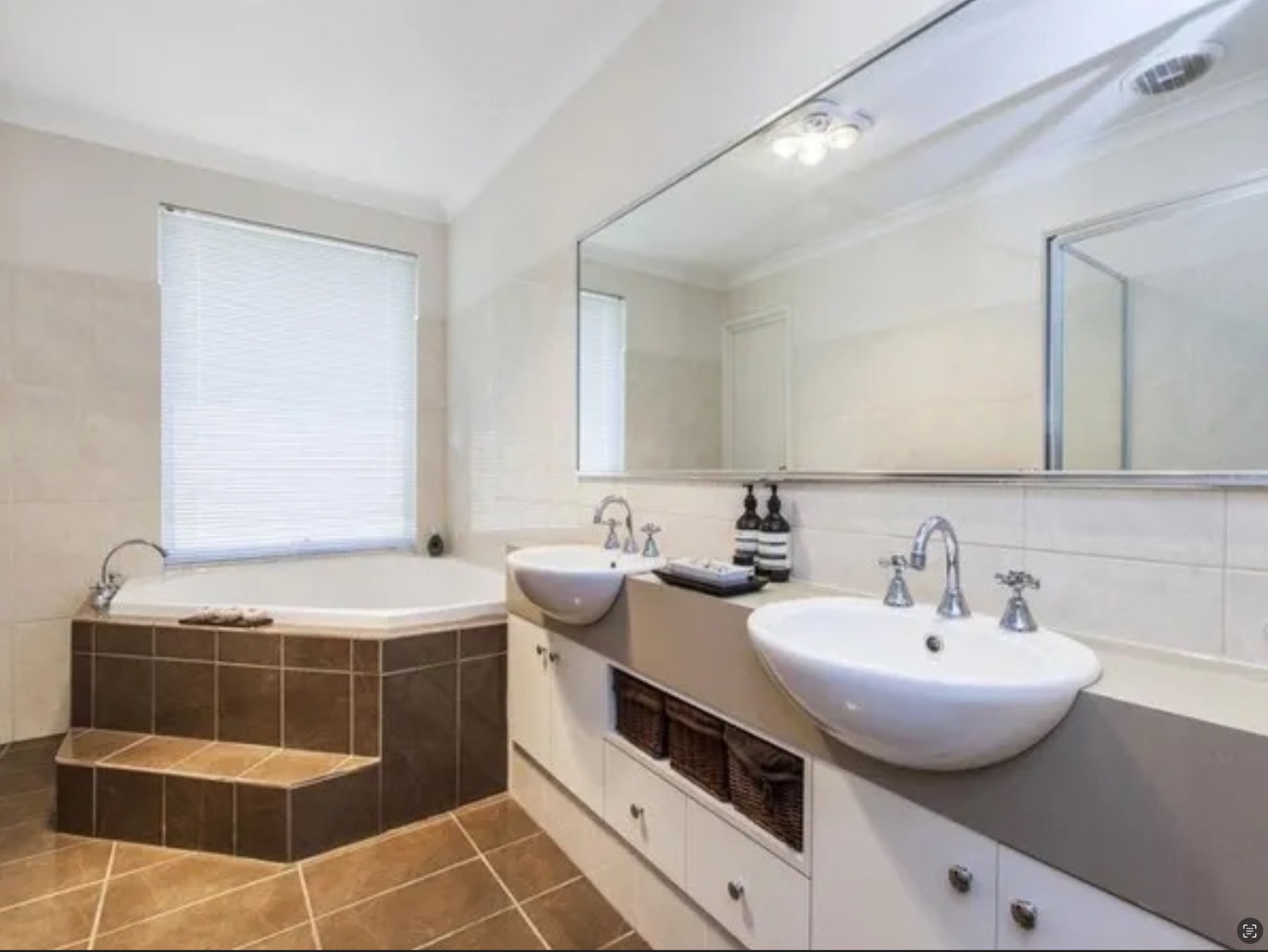 4-Bed SIL Home in Success 6164 — Home image 4