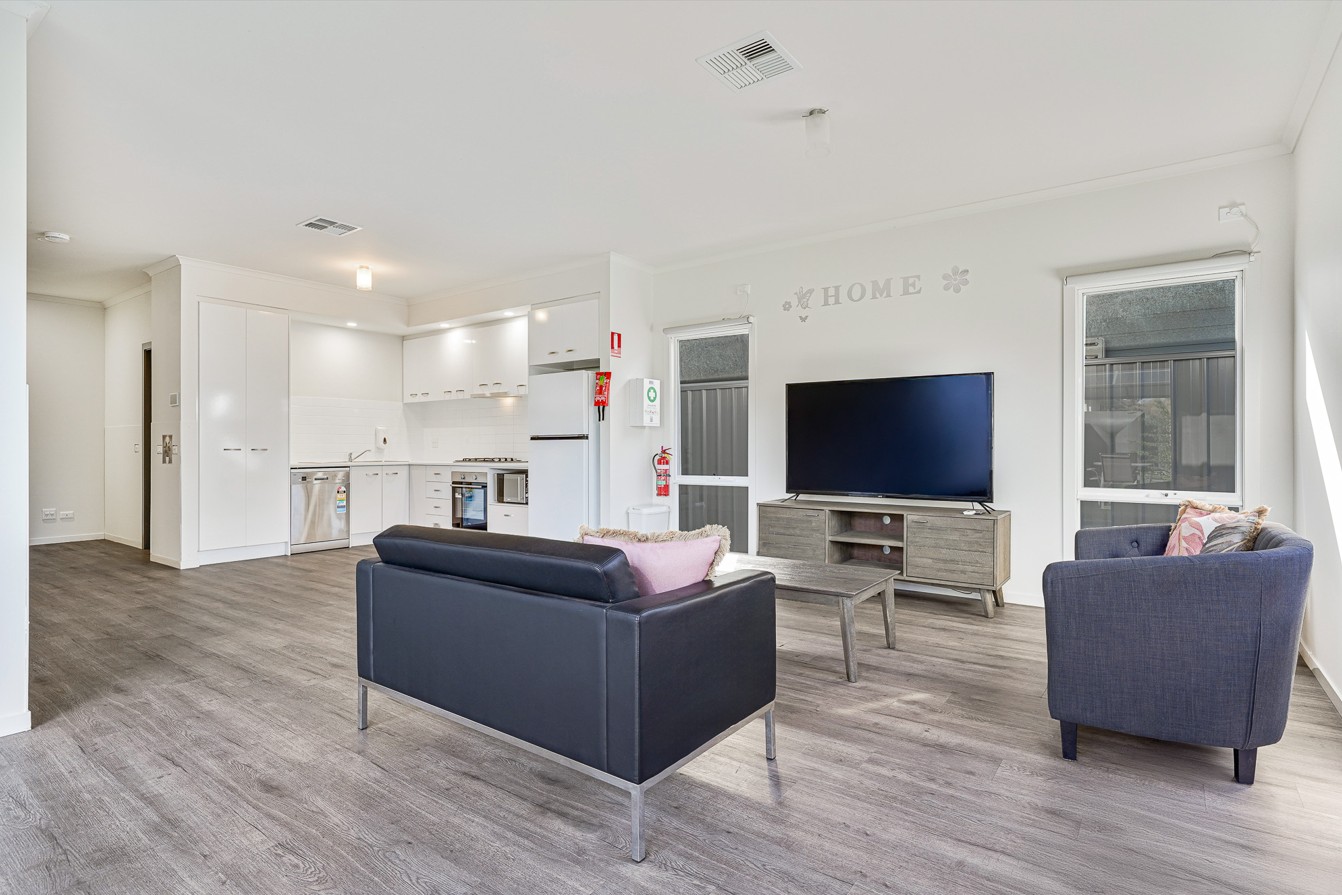 Stunning Platinum SDA Home in Thriving Evanston Community — Home image 2