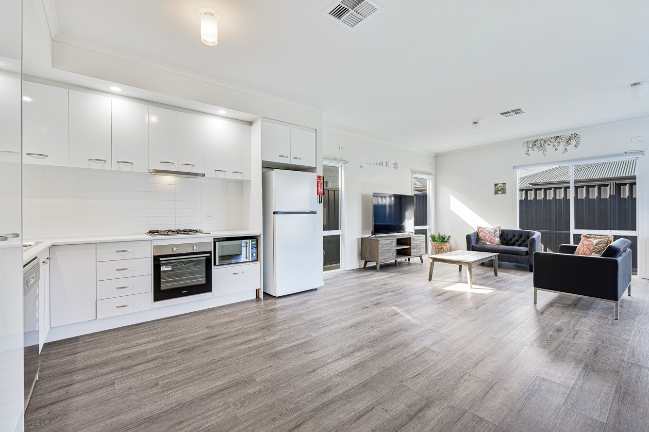 Stunning Platinum SDA Home in Thriving Evanston Community — Home image 4