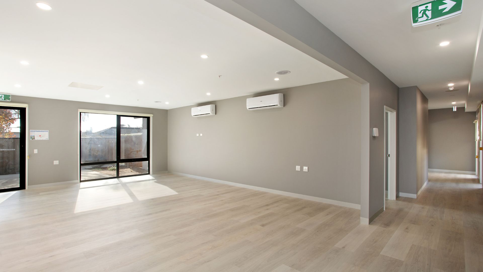 Brand new home in the heart of Sale! Room with self-contained kitchenette — Home image 4