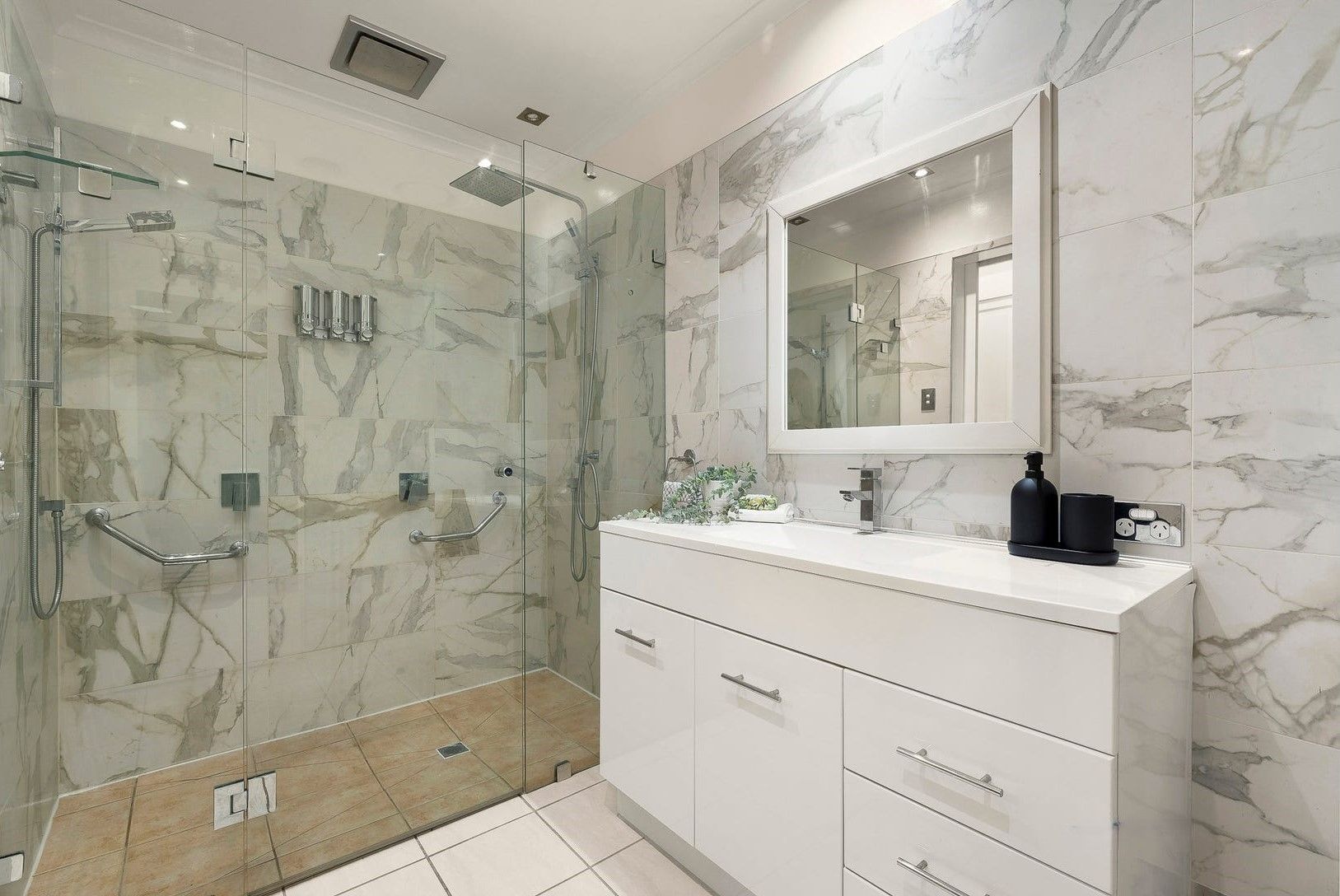 Modern SIL Home Designed in the Heart of Sunshine — Home image 4