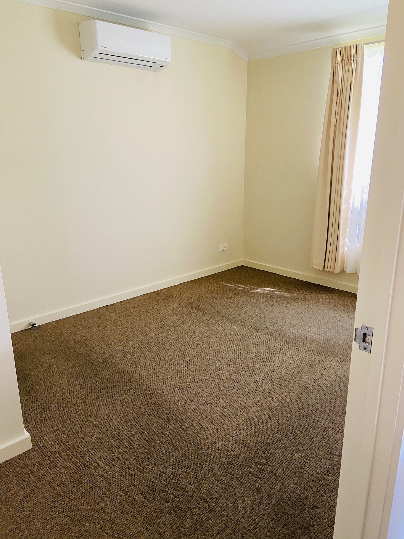 Fabulous home with a warm welcoming feeling in Sale — Home image 4