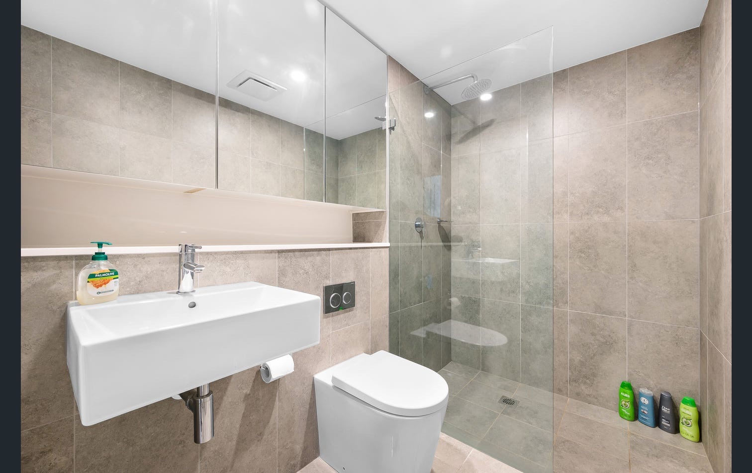 Luxury Redfern One Bedroom Apartment available — Home image 11