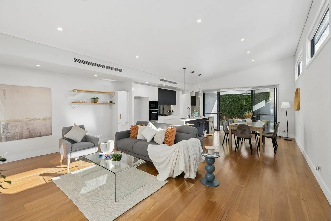 Contemporary Parkside Living in Croydon SIL Home — Home image 7