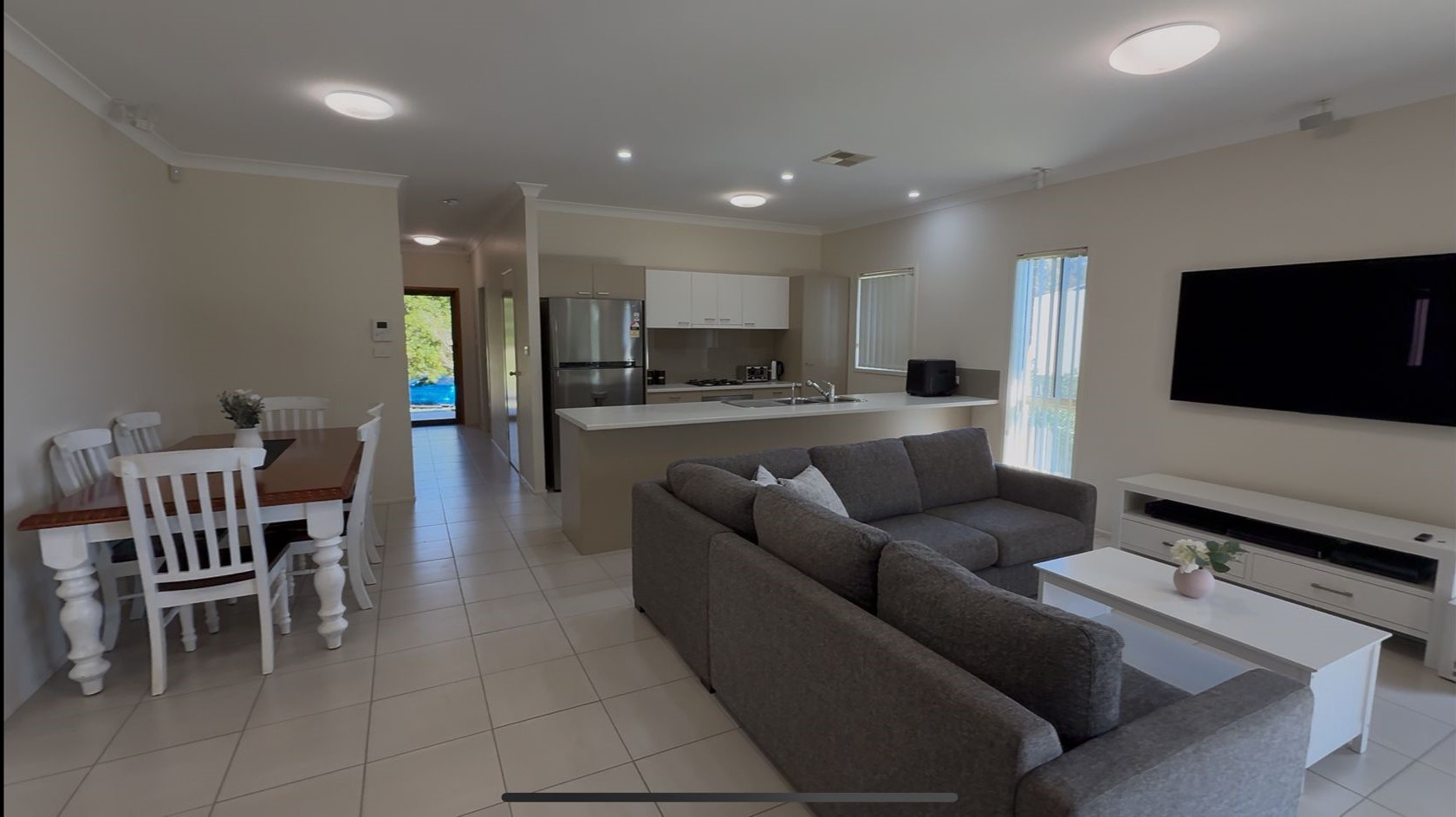 Modern Home — Home image 3