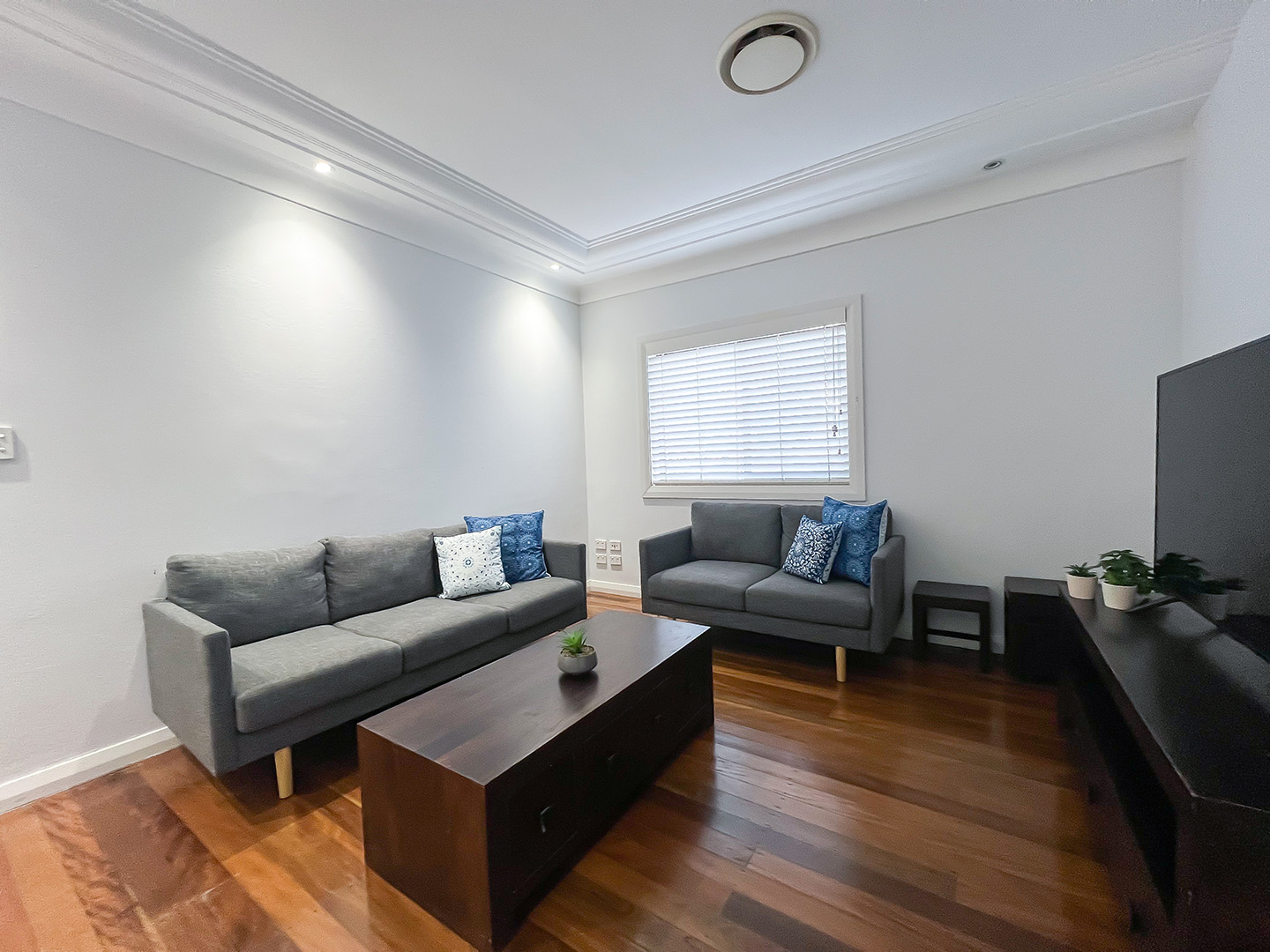 A to Z Belfield SIL House - 3 bedroom lovely home. — Home image 2