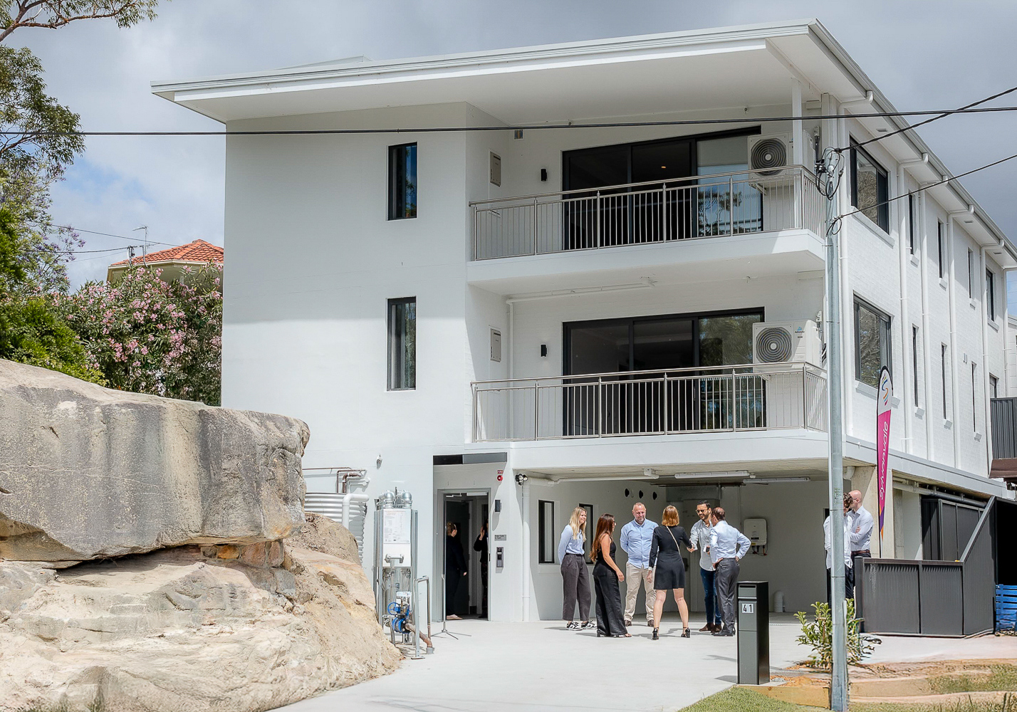 Spacious & Secure 1-Bed Robust Villa in Jannali, Sutherland Shire — Home image 3