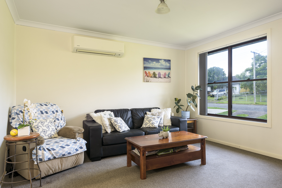 Cozy, light-filled house in Windale, Lake Macquarie — Home image 3