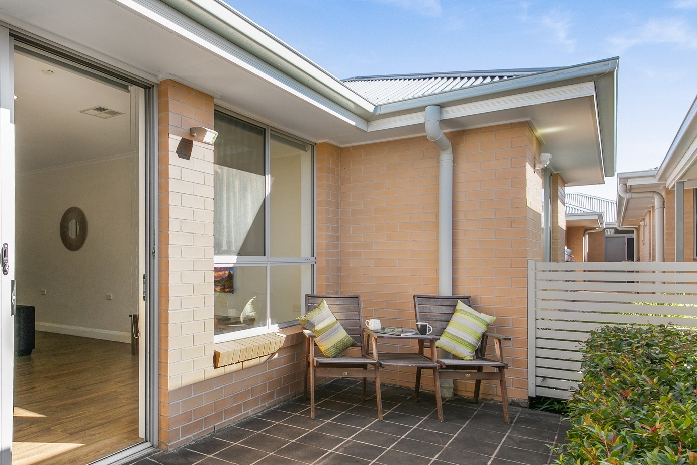 Modern, spacious villa, close to amenities in the historic town of Goulburn — Home image 3