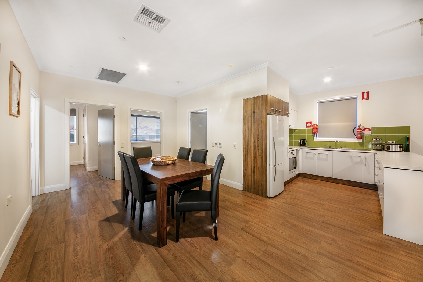Modern, spacious villa, close to amenities in the historic town of Goulburn — Home image 6
