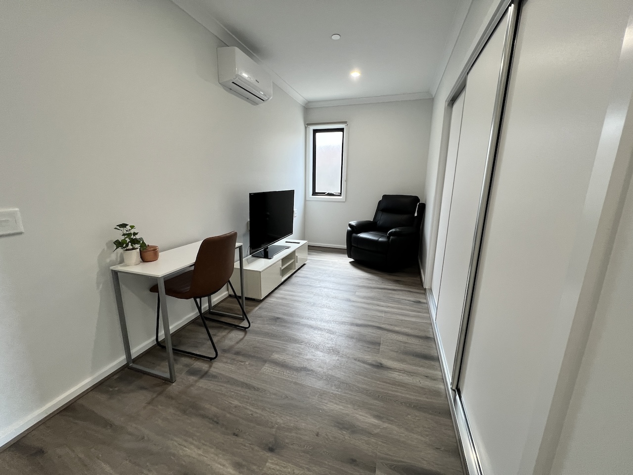 Fully Furnished - Brand-New HPS Home in Clyde — Home image 5