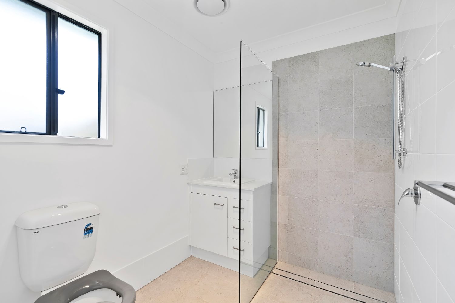 TORQUAY, HERVEY BAY QLD – IMPROVED LIVEABILITY HOUSE — Home image 9