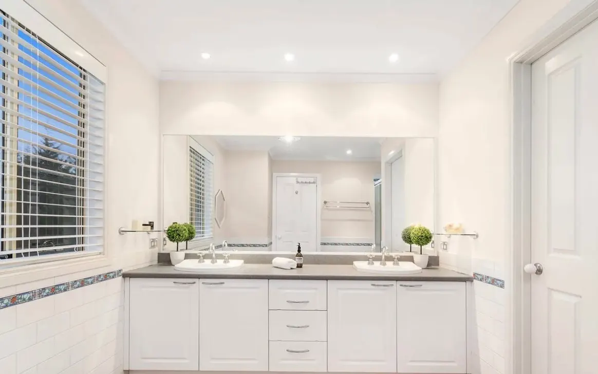 Large, Spacious and Comfortable SIL in Wantirna South — Home image 3