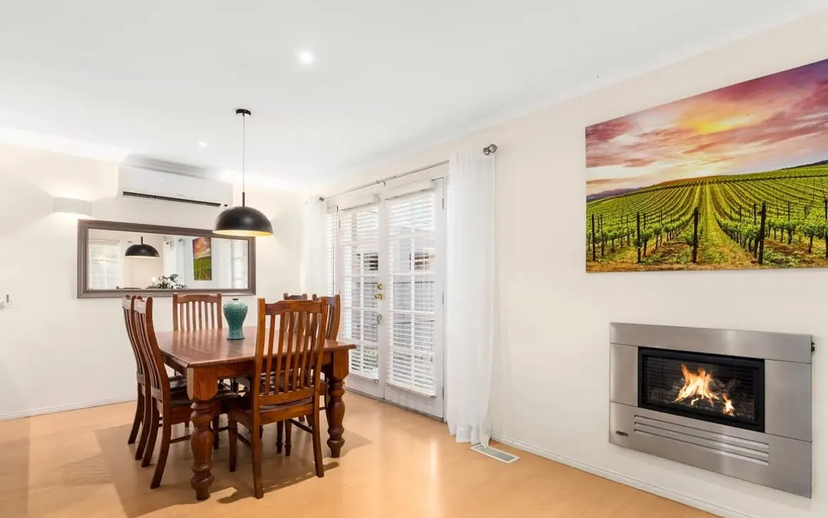 Large, Spacious and Comfortable SIL in Wantirna South — Home image 6