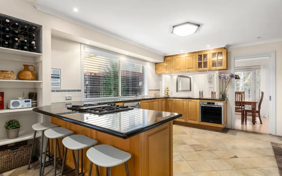 Large, Spacious and Comfortable SIL in Wantirna South — Home image 8