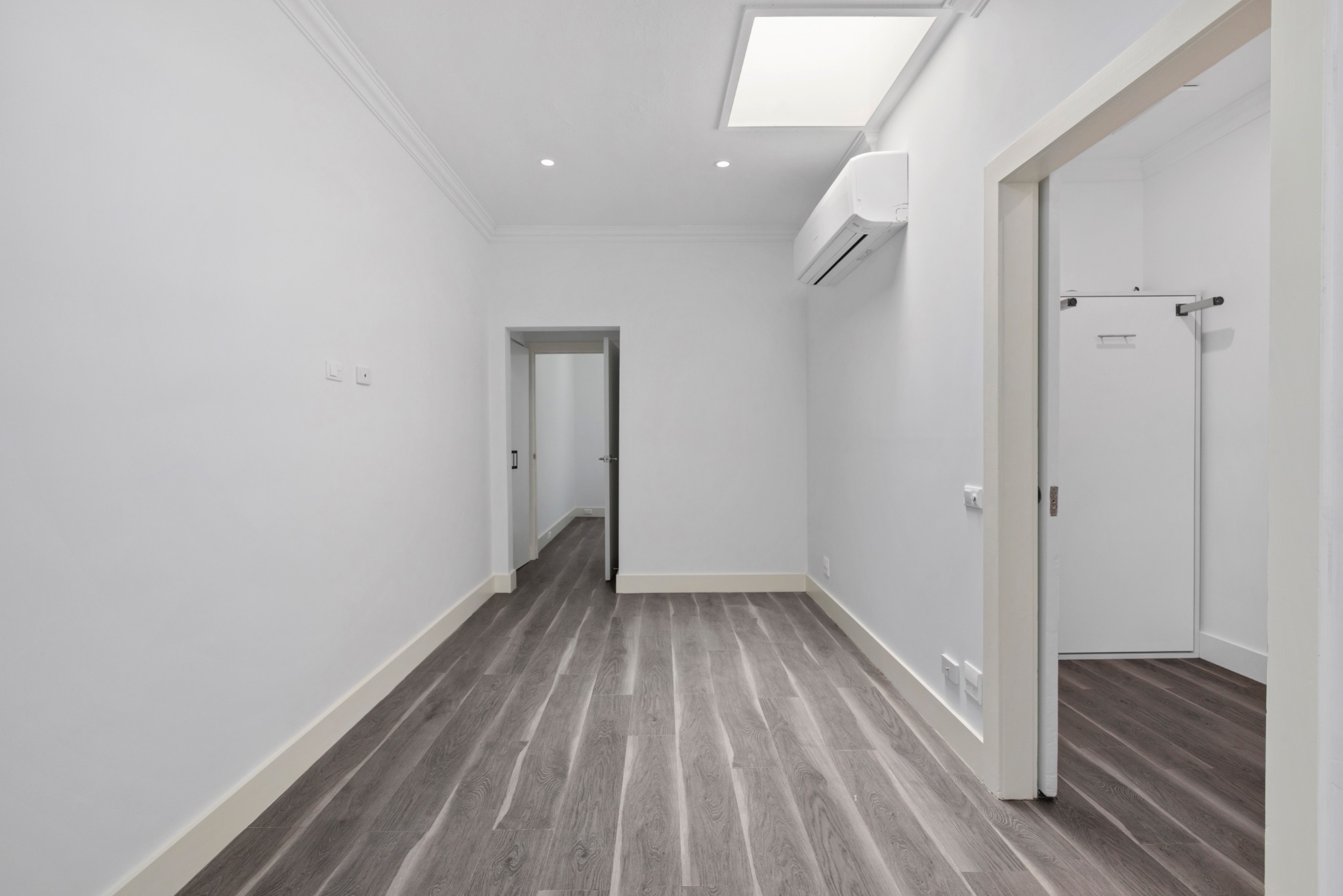 Beautifully Renovated Boutique Apartment in Hampton – A Place to Feel at Home — Home image 2