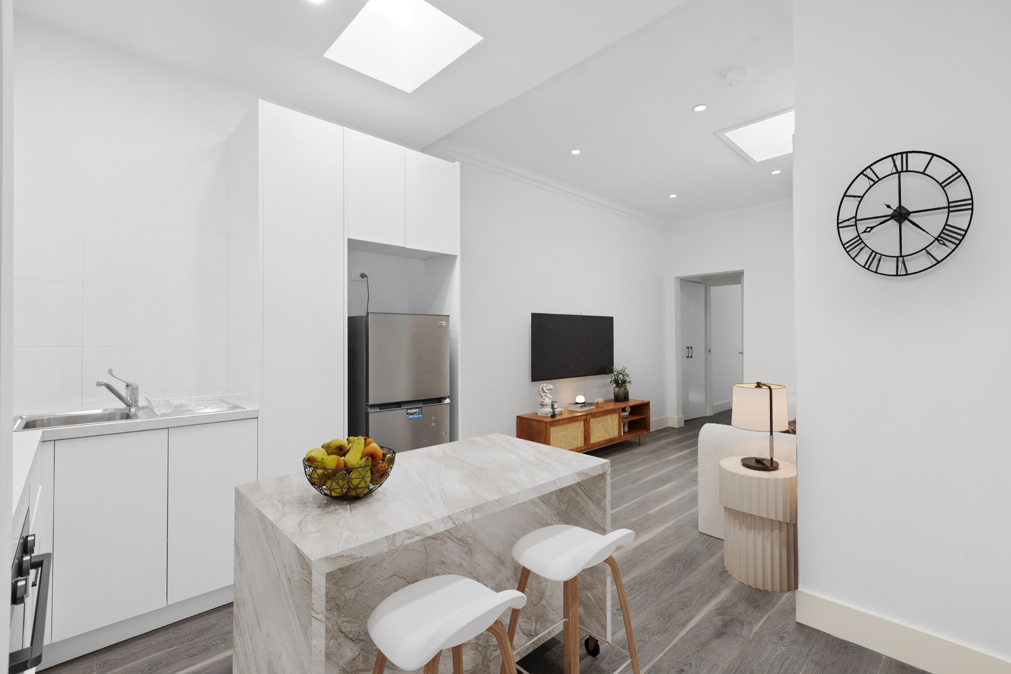 Beautifully Renovated Boutique Apartment in Hampton – A Place to Feel at Home — Home image 5