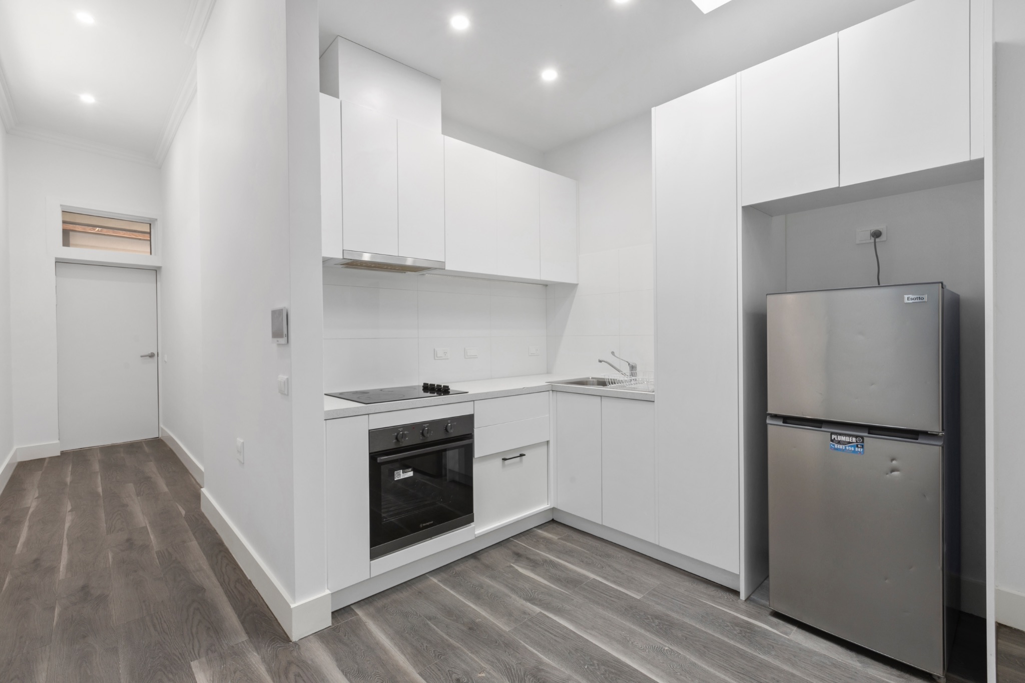 Beautifully Renovated Boutique Apartment in Hampton – A Place to Feel at Home — Home image 7