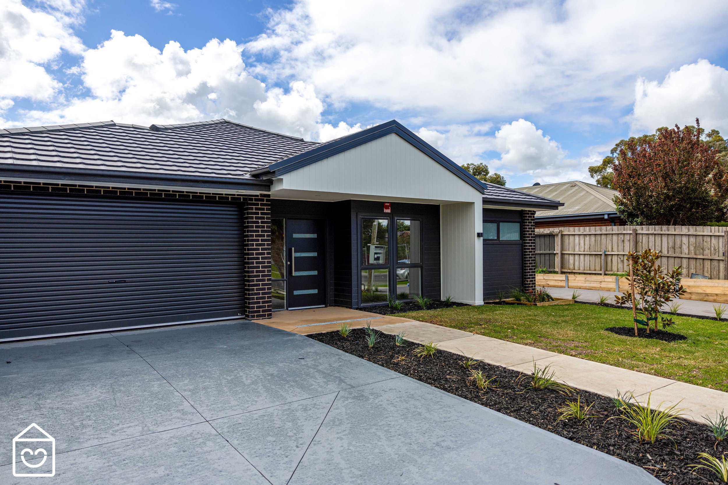 Stunning warmly SDA home in Pakenham, VIC in Pakenham