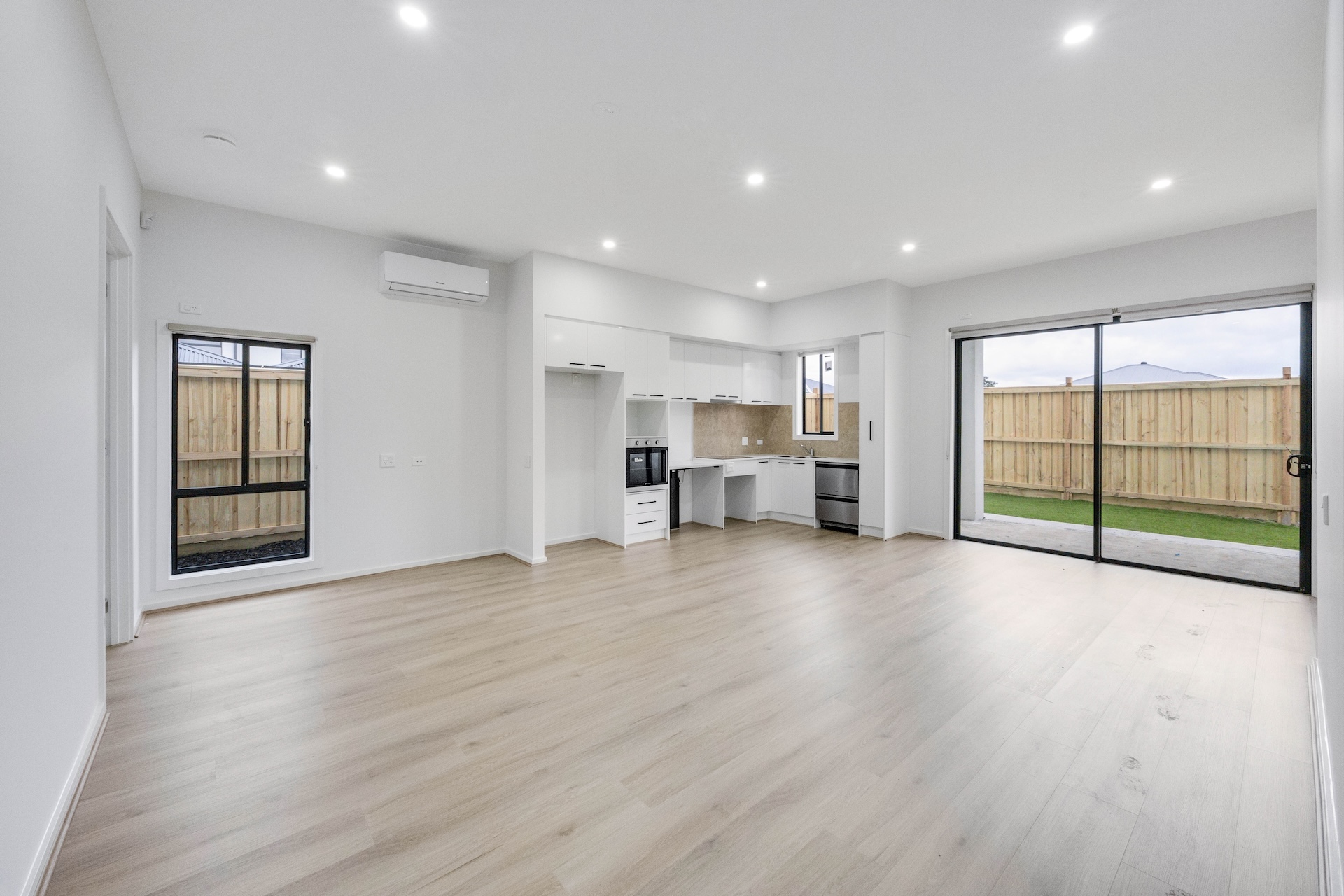 2+OOA Robust House in Wollert - Rare 3m Ceilings & 1300mm Wider Doors — Home image 2