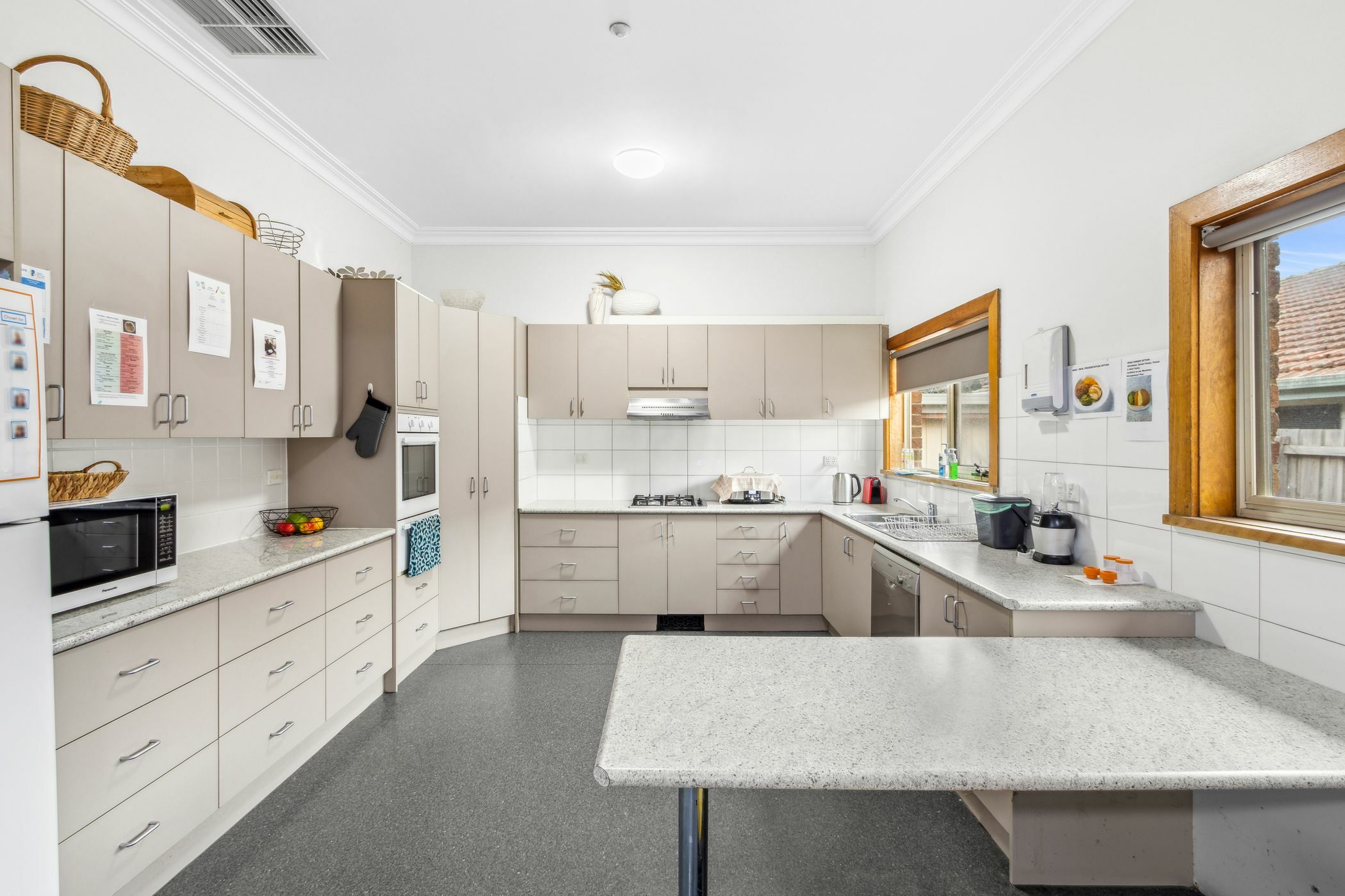 Spacious, accessible home only ten minutes from Brighton Beach. — Home image 4
