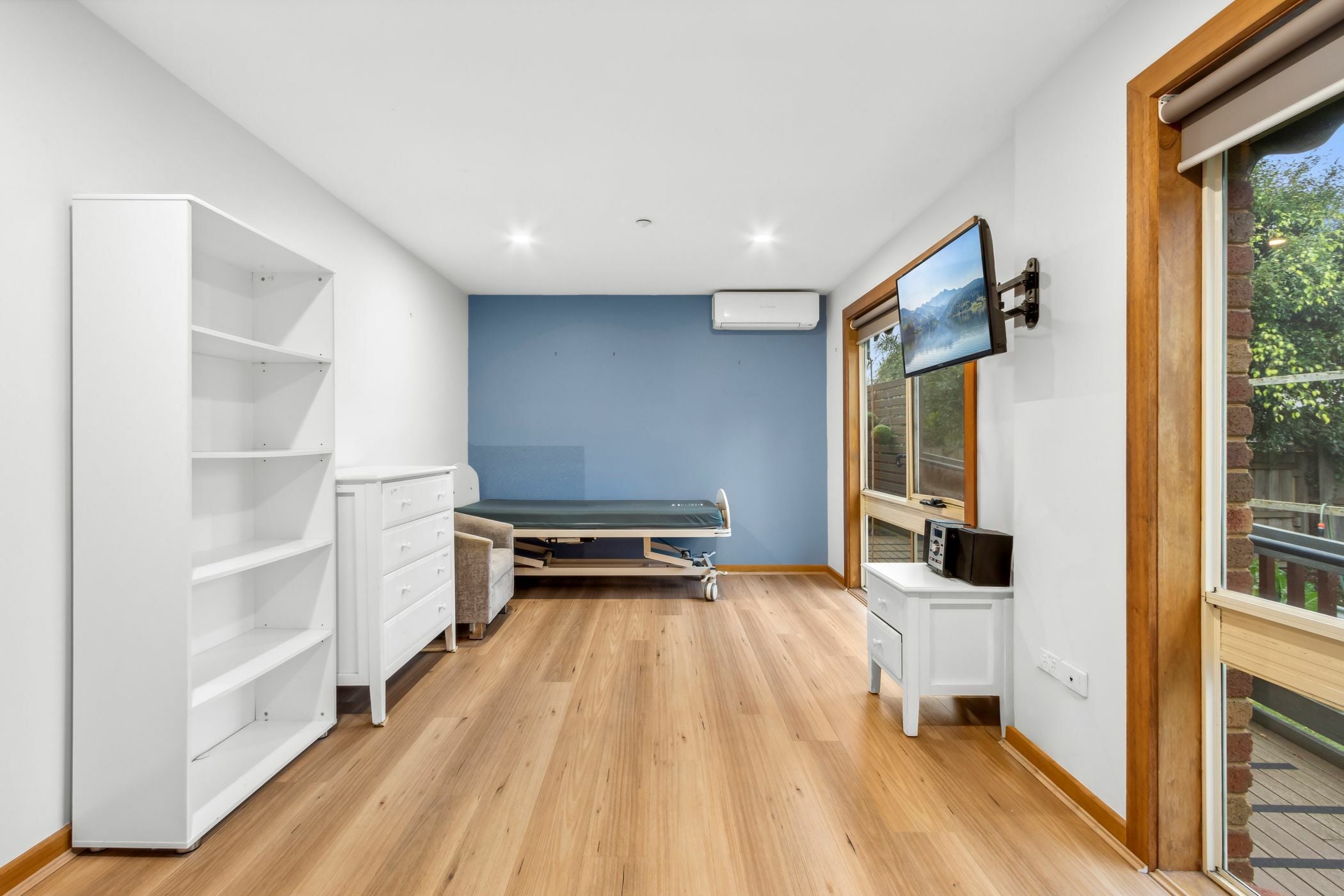 Spacious, accessible home only ten minutes from Brighton Beach. — Home image 6
