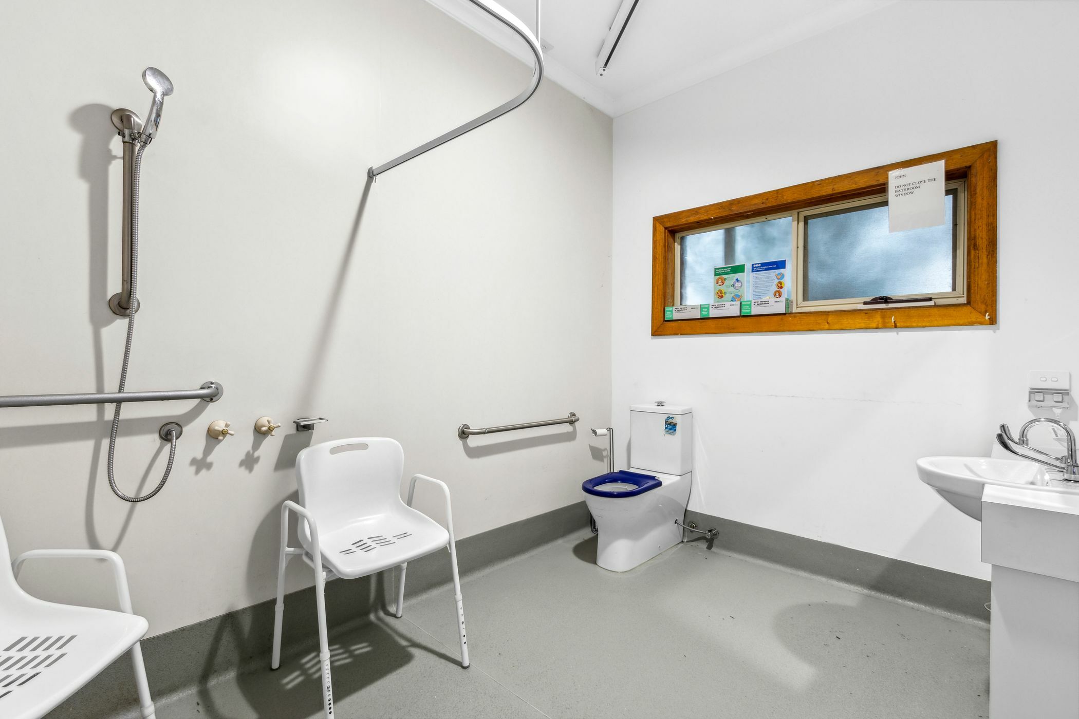 Spacious, accessible home only ten minutes from Brighton Beach. — Home image 7
