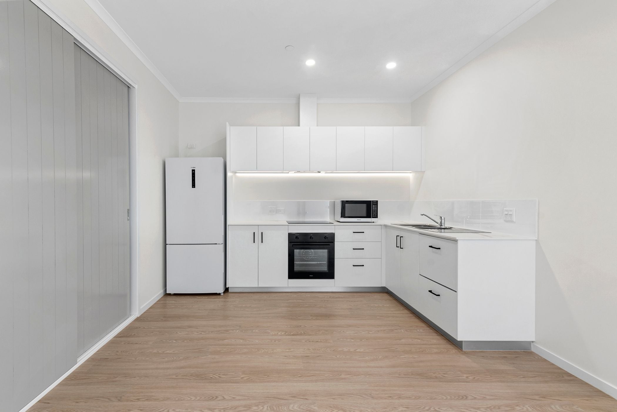 Robust Villas in Manunda — Home image 7