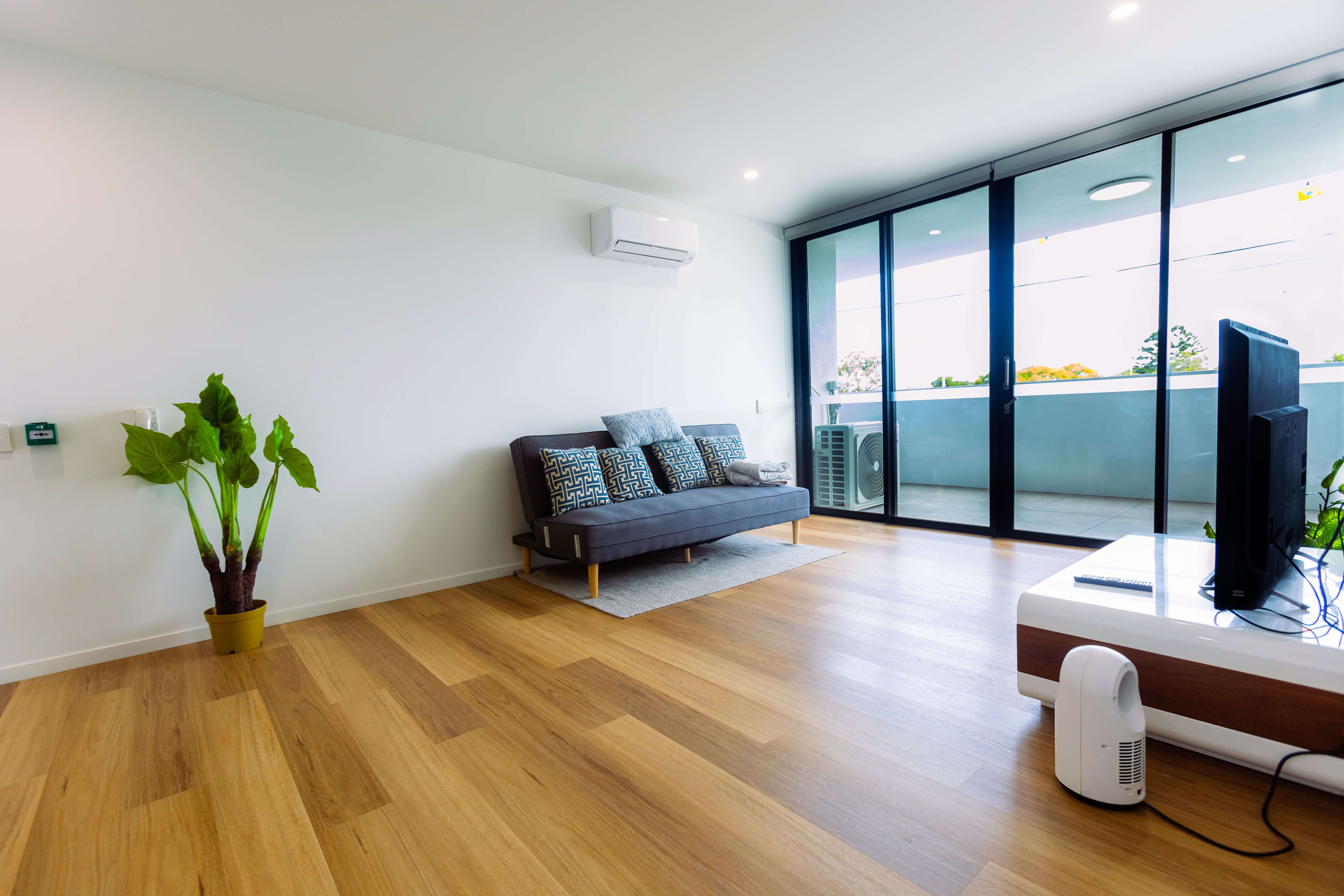 Brand New 3 Bedroom SDA Luxury Apartment in Mount Gravatt.  Available Now!!! — Home image 2