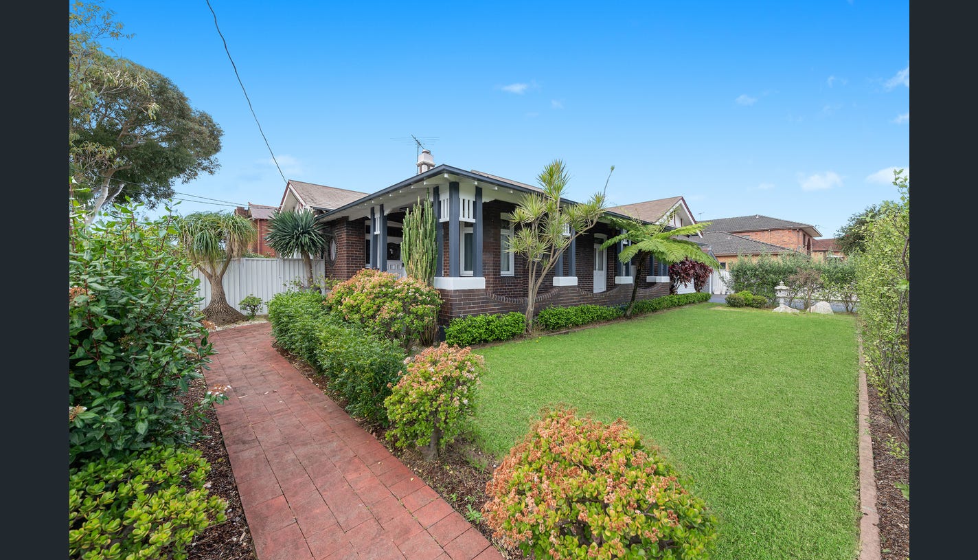 Charming Five Bedroom SIL Home In Burwood! — Home image 4