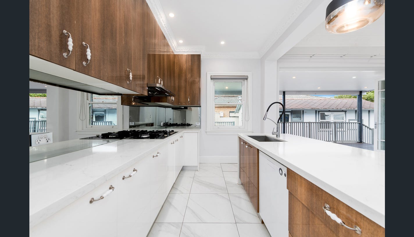 Charming Five Bedroom SIL Home In Burwood! — Home image 7