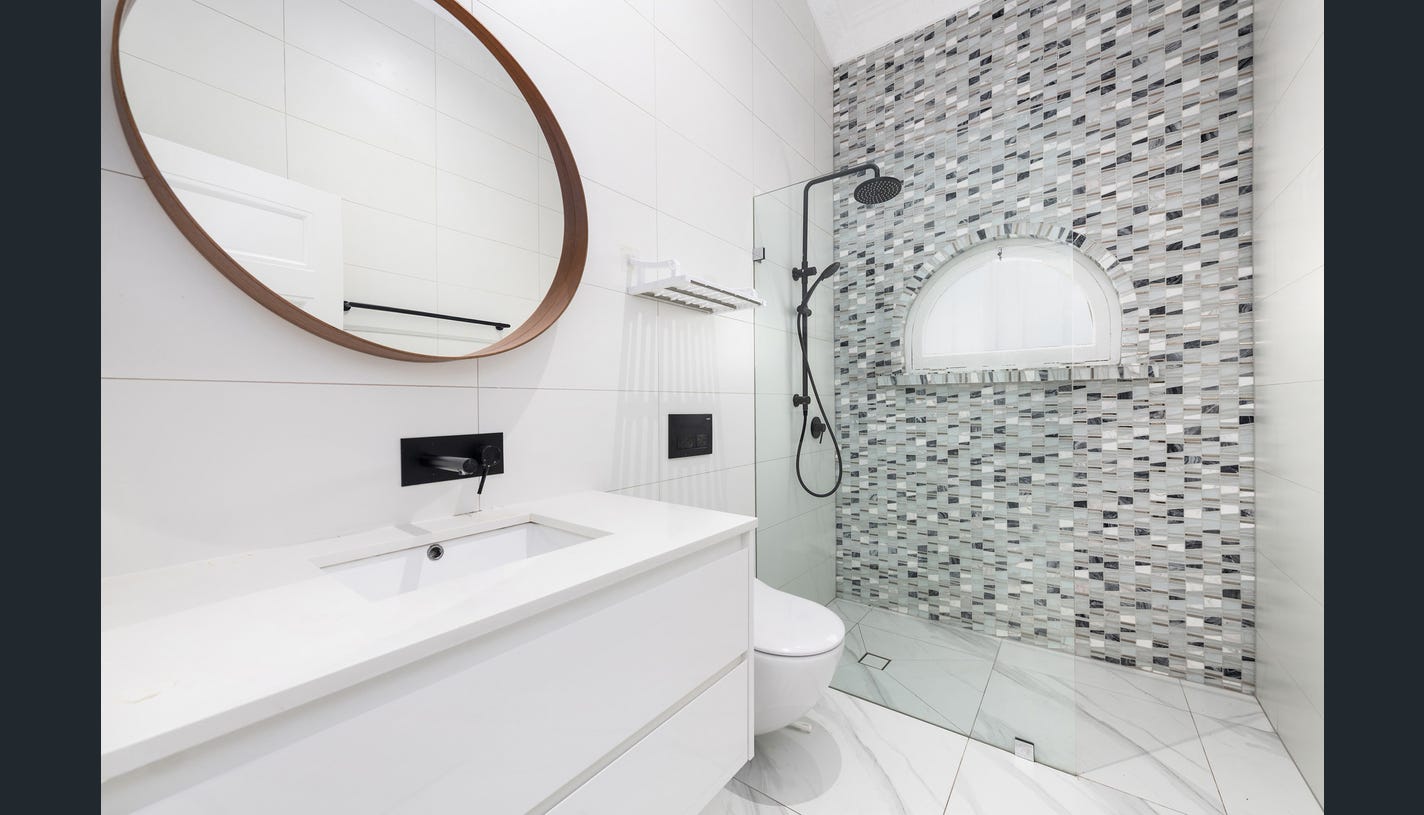 Charming Five Bedroom SIL Home In Burwood! — Home image 10