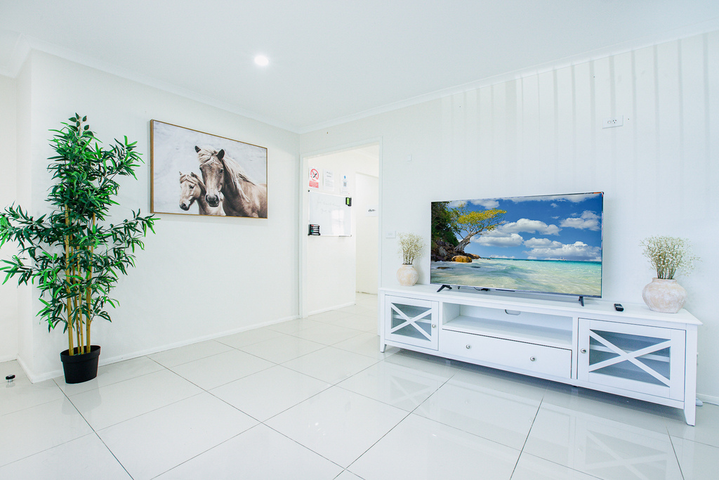 Serenity Sanctuary: Premier 3-Bedroom Accessible Retreat — Home image 5
