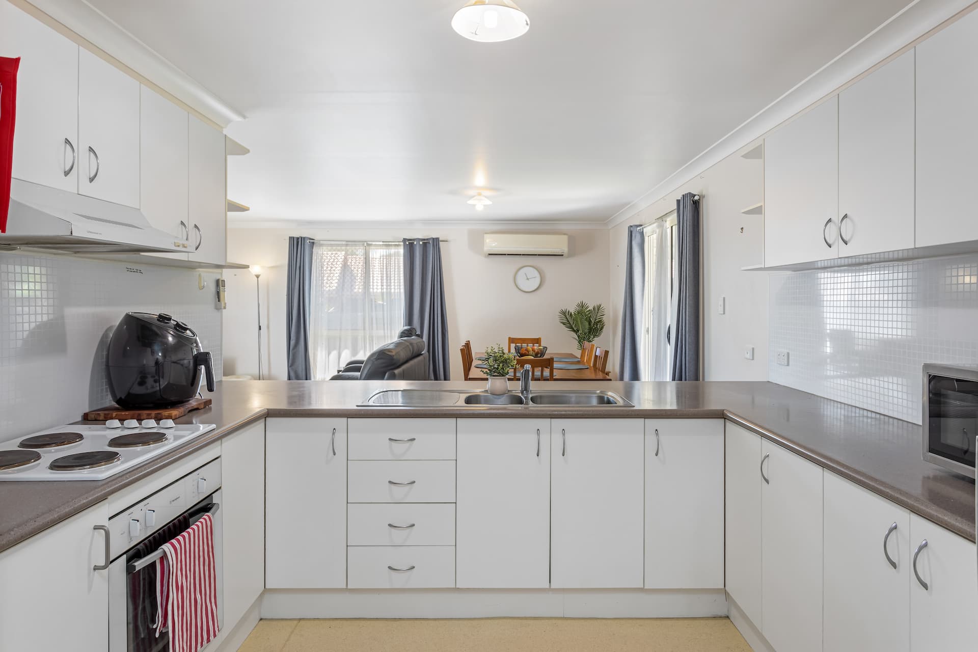 Modern lifestyle with Supported Independent Living and beachside vibes in beautiful Arundel — Home image 3
