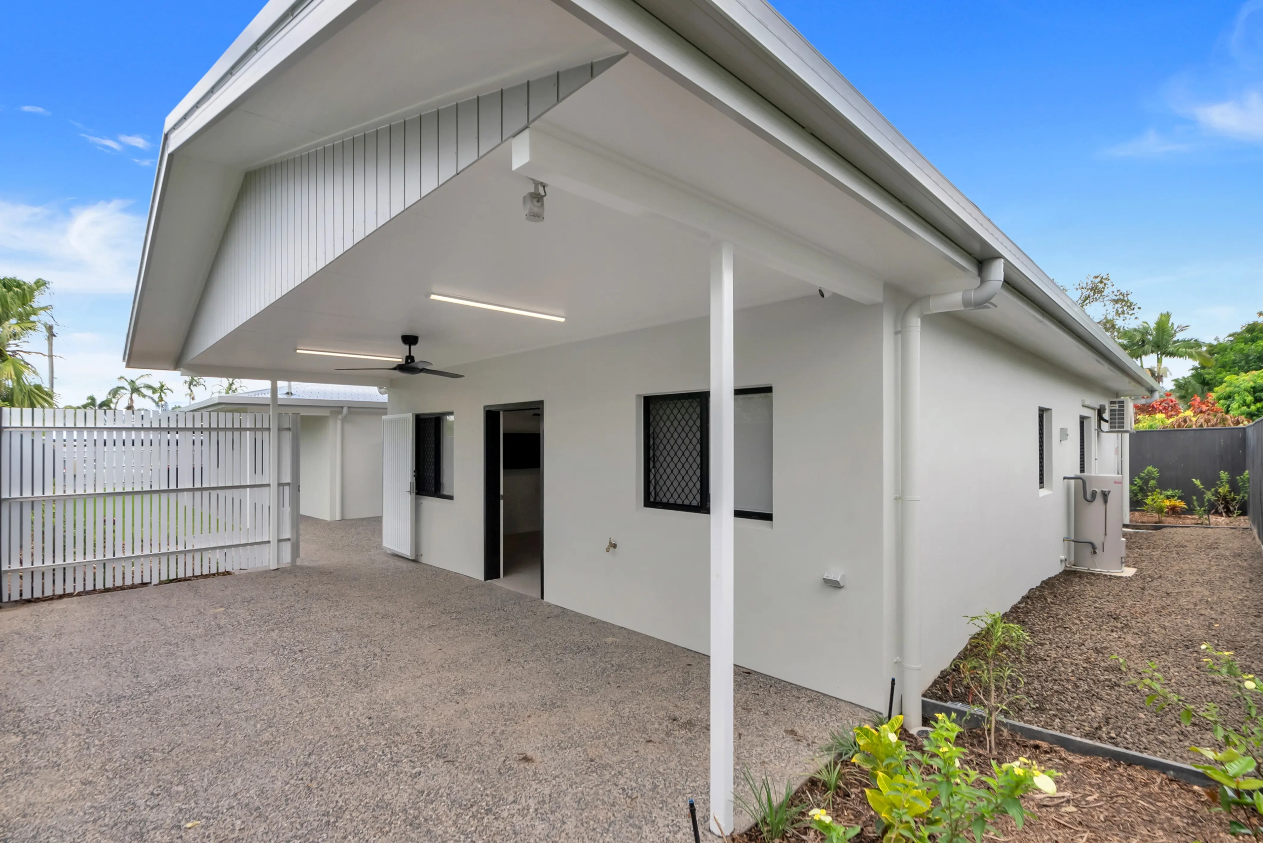House and Villa in Whitfield — Home image 3