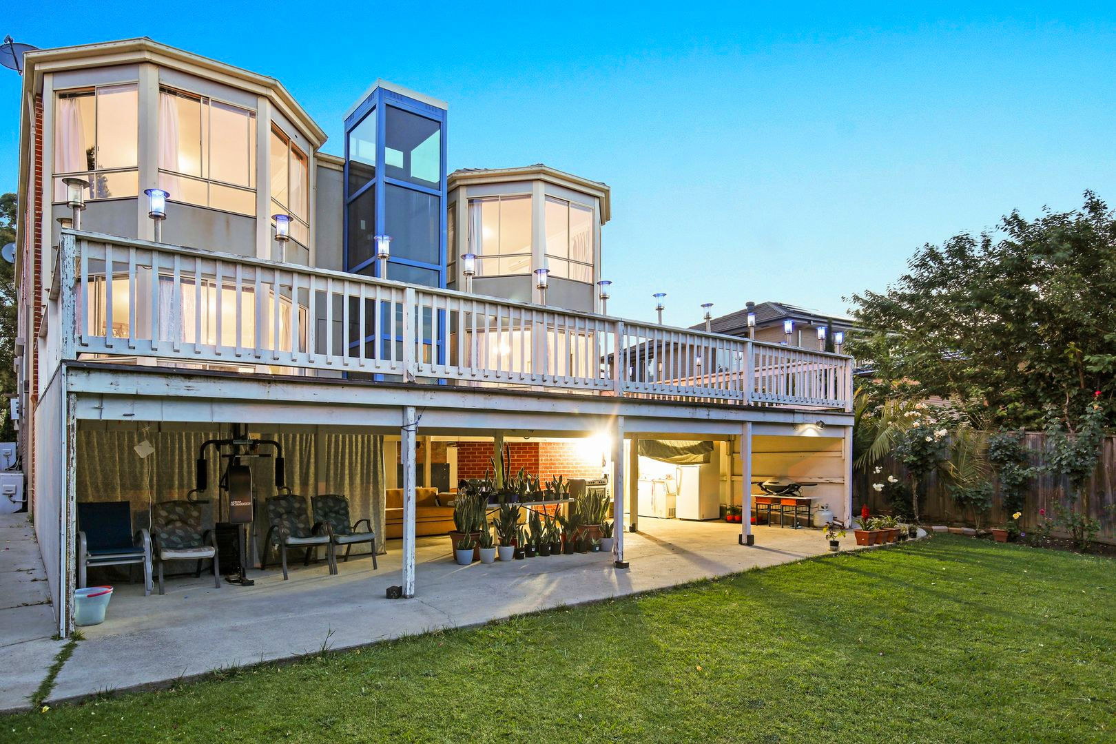 SIL - Grand living with great views — Home image 3