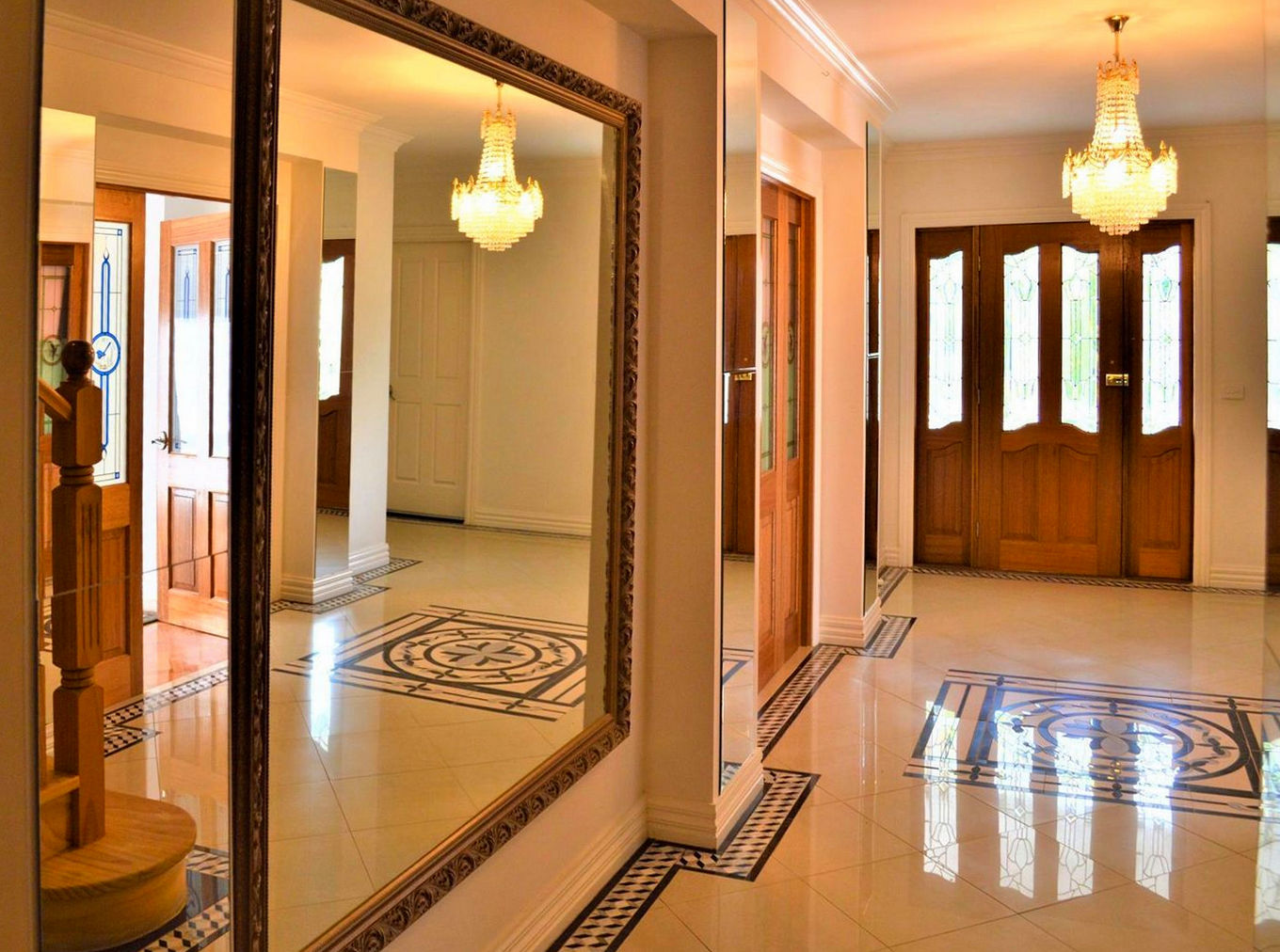 SIL - Grand living with great views — Home image 3