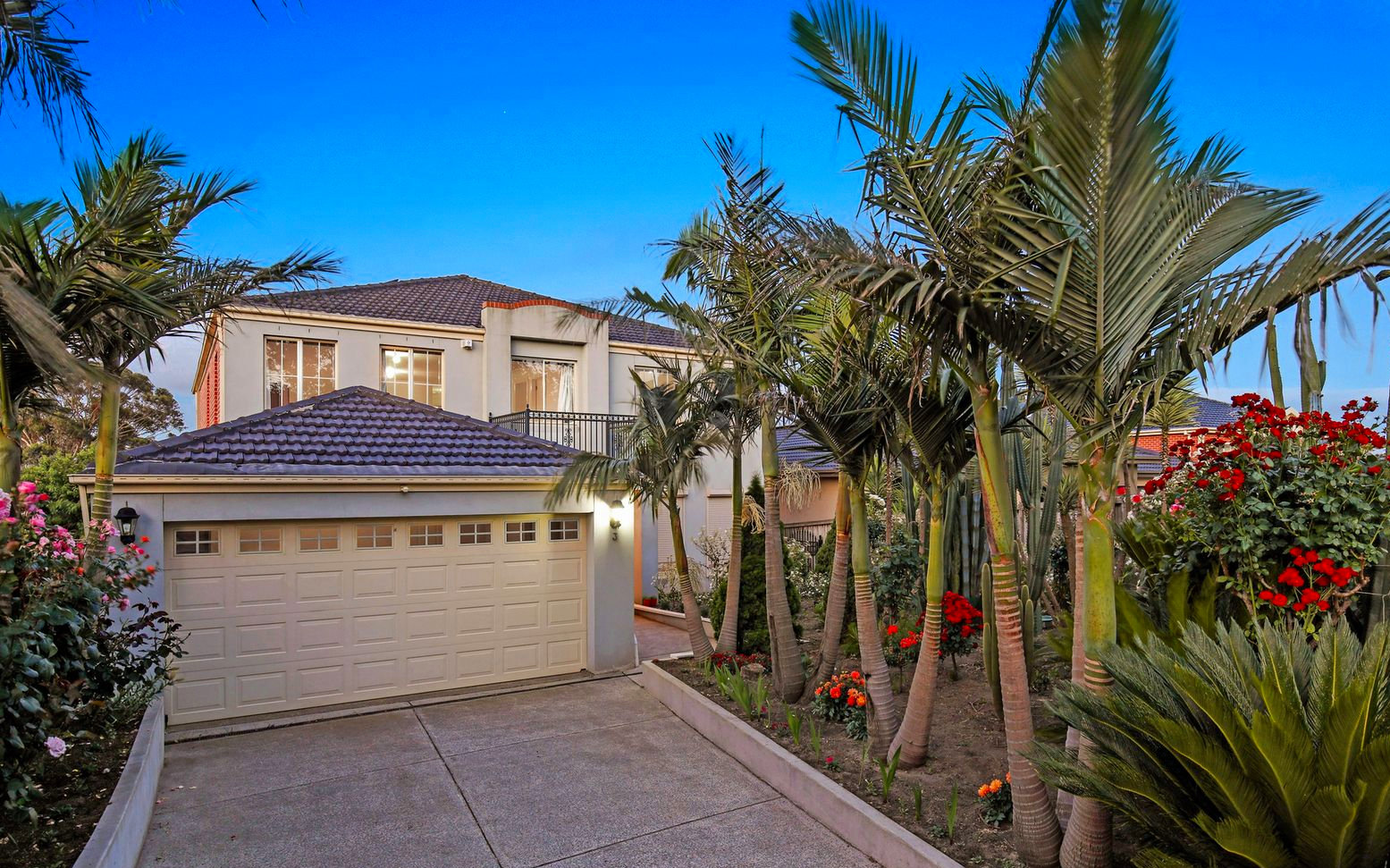 SIL - Grand living with great views — Home image 5