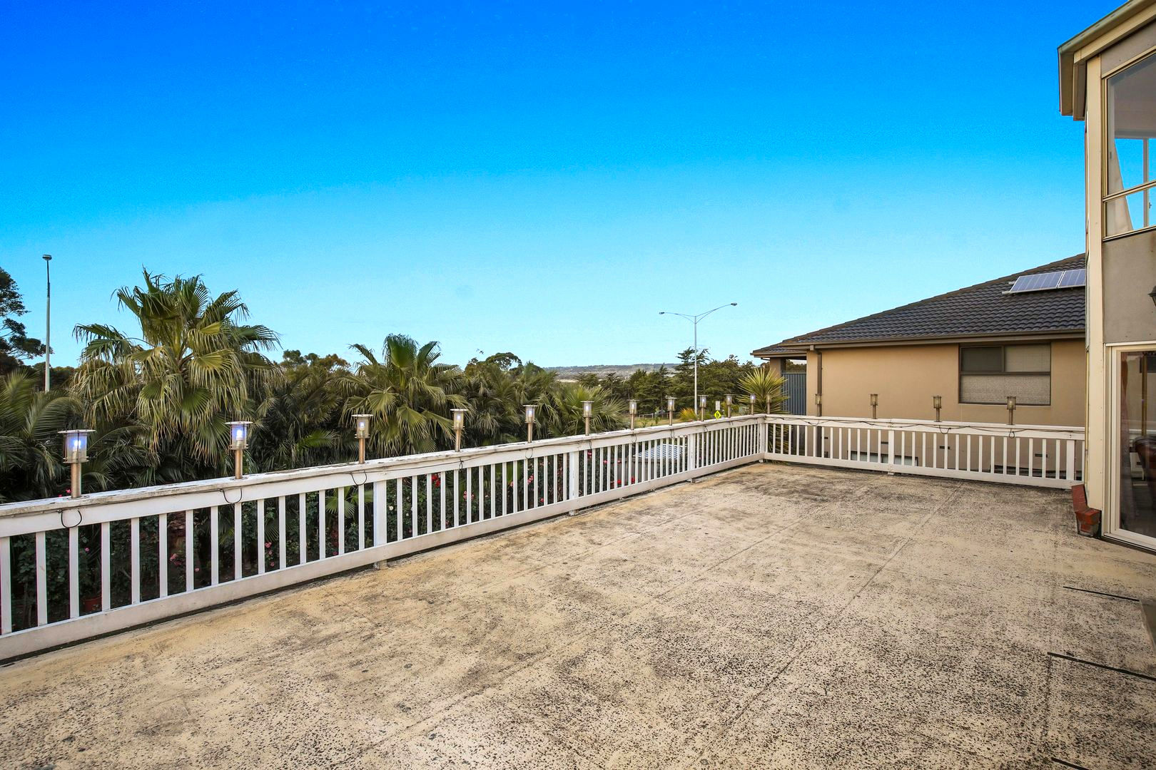 SIL - Grand living with great views — Home image 9
