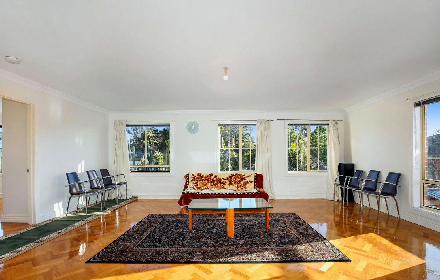 SIL - Grand living with great views — Home image 10