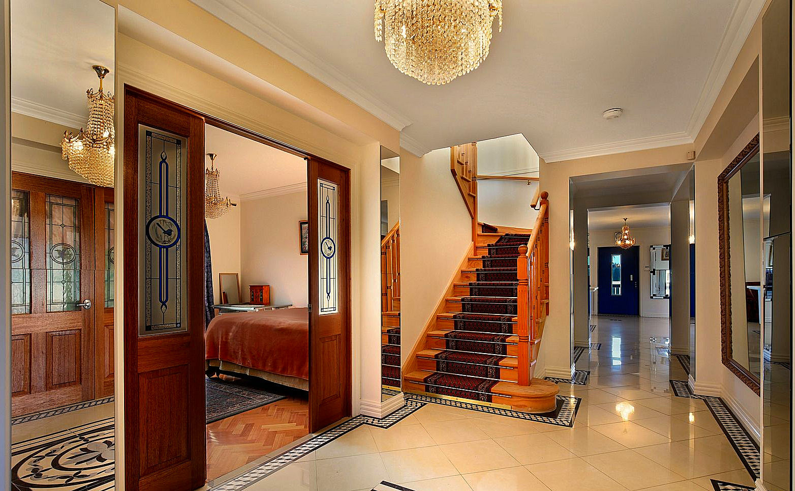 SIL - Grand living with great views — Home image 12