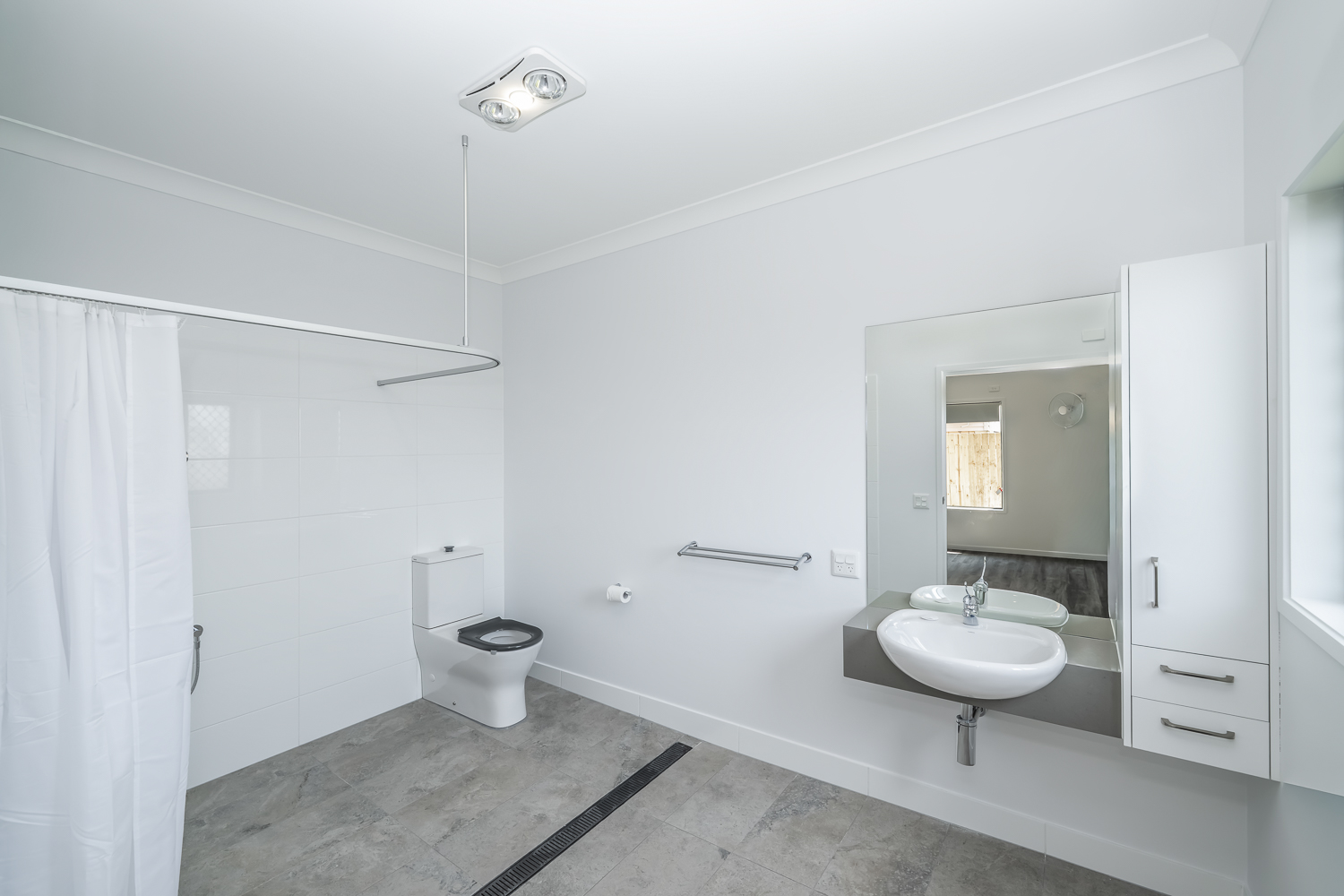 Loganholme 3 Bed, 4 Bath + OOA + additional breakout/living room — Home image 5