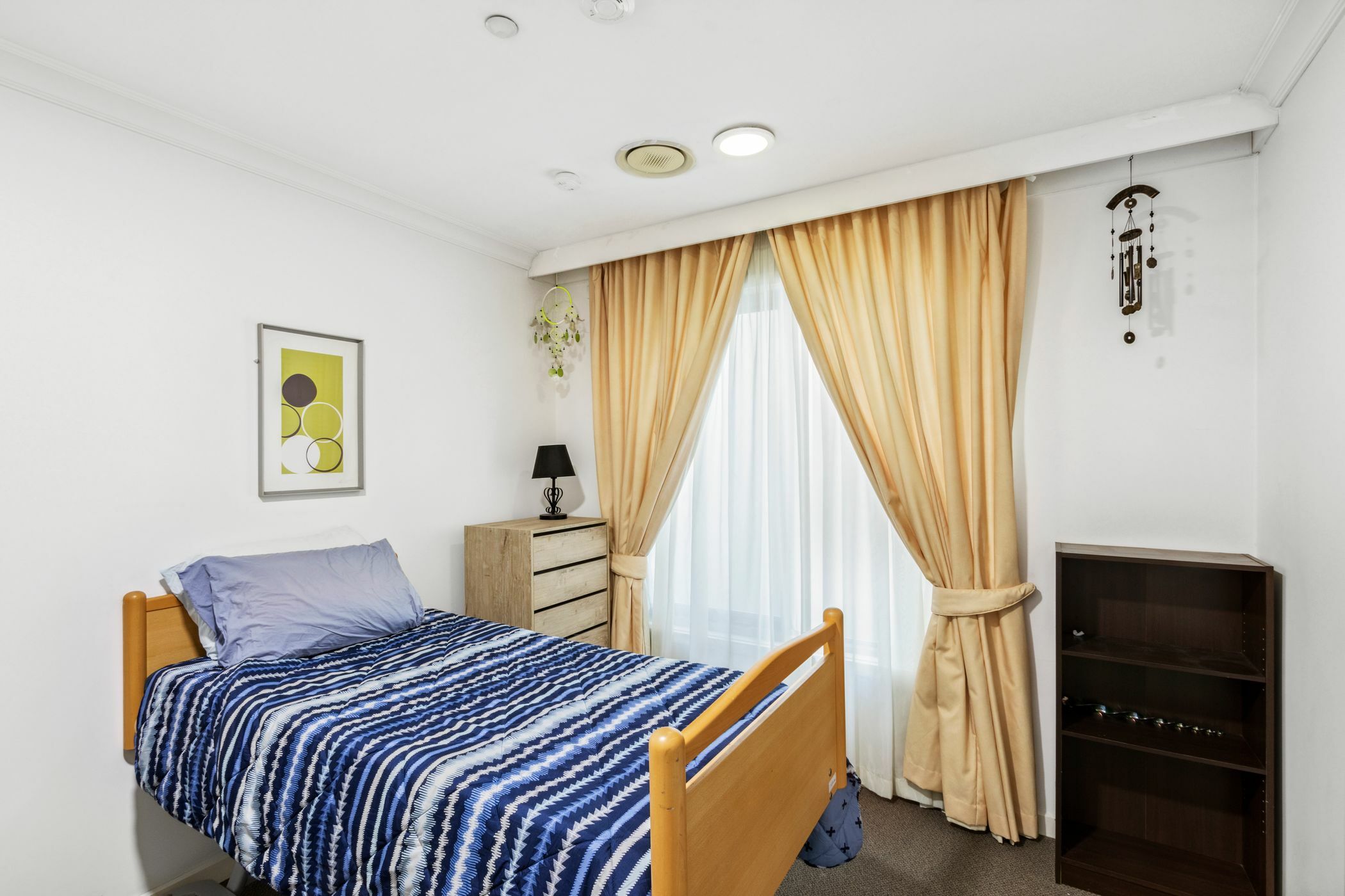 Leafy Kew awaits you in this Fully accessible home — Home image 3