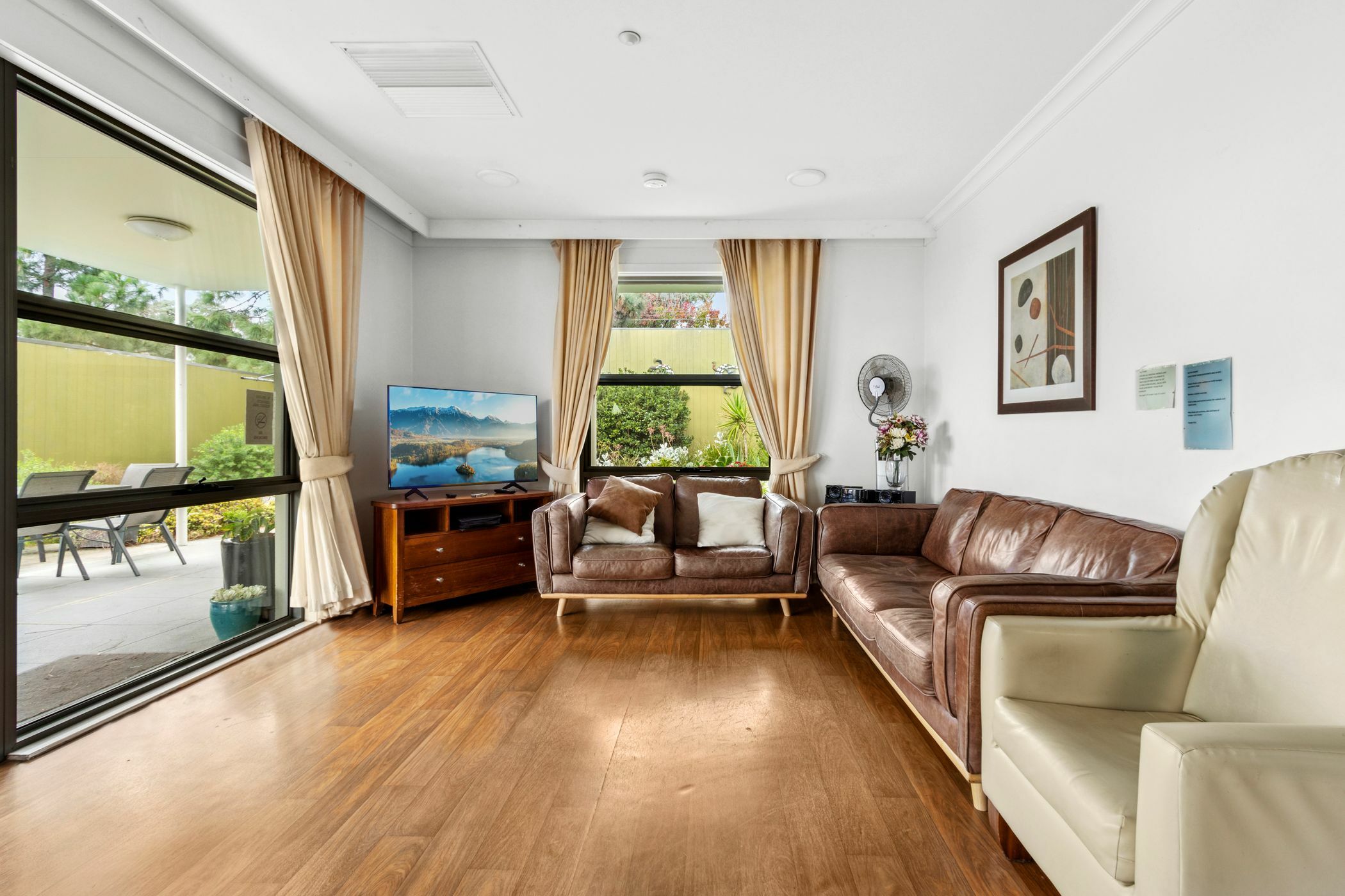 Leafy Kew awaits you in this Fully accessible home — Home image 5