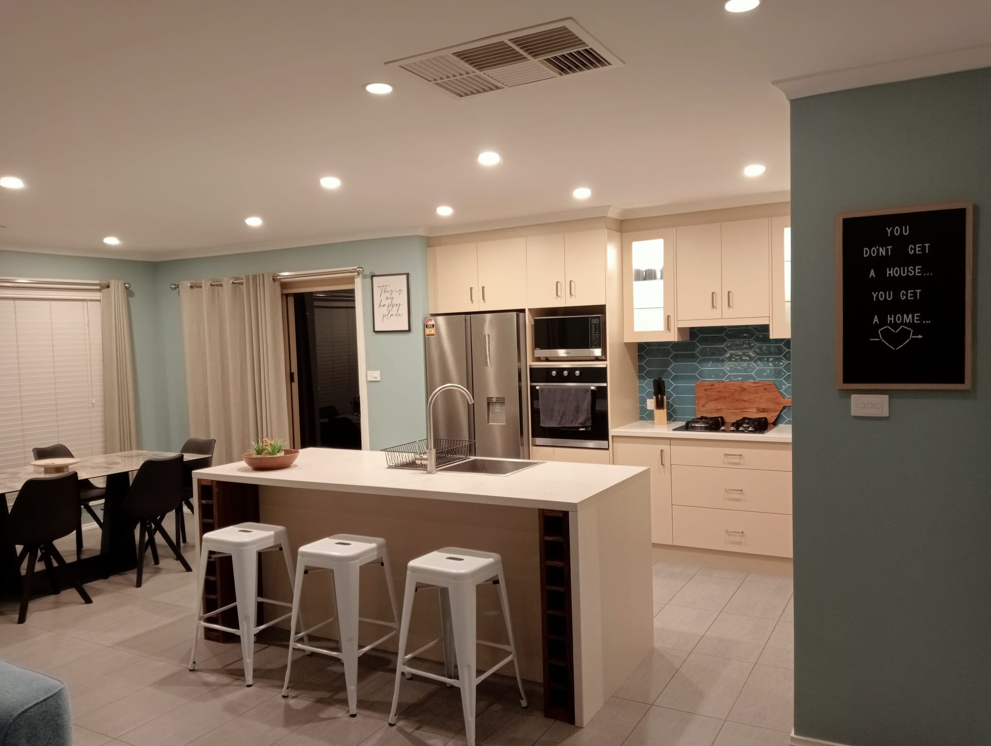 SIL property in Corio with open plan and outdoor undercover entertainment area — Home image 4